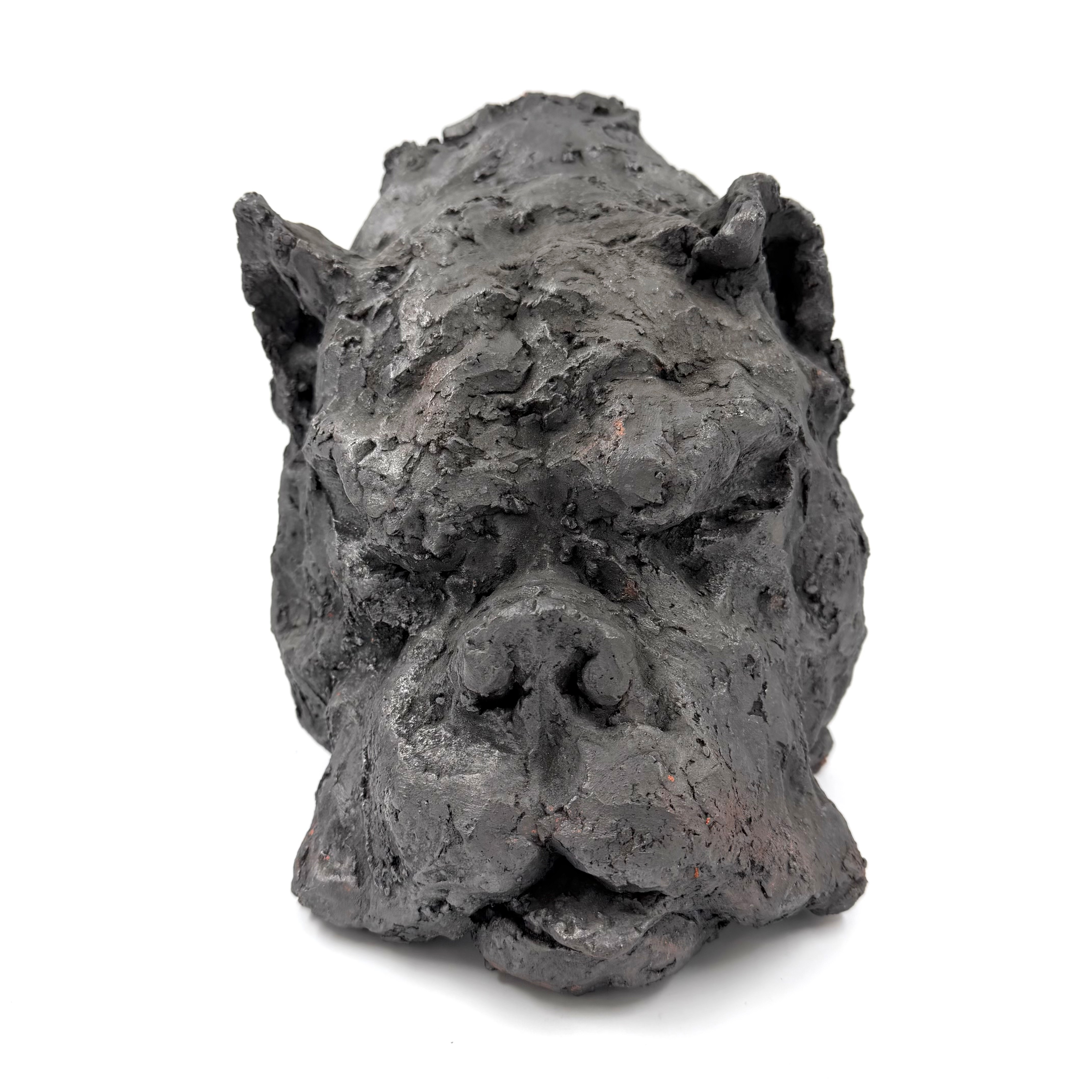 OIDENTIFIERAD KONSTNÄR, skulptur, Mastiff, grafitpatinerad terrakotta, monogramsignerad KW.