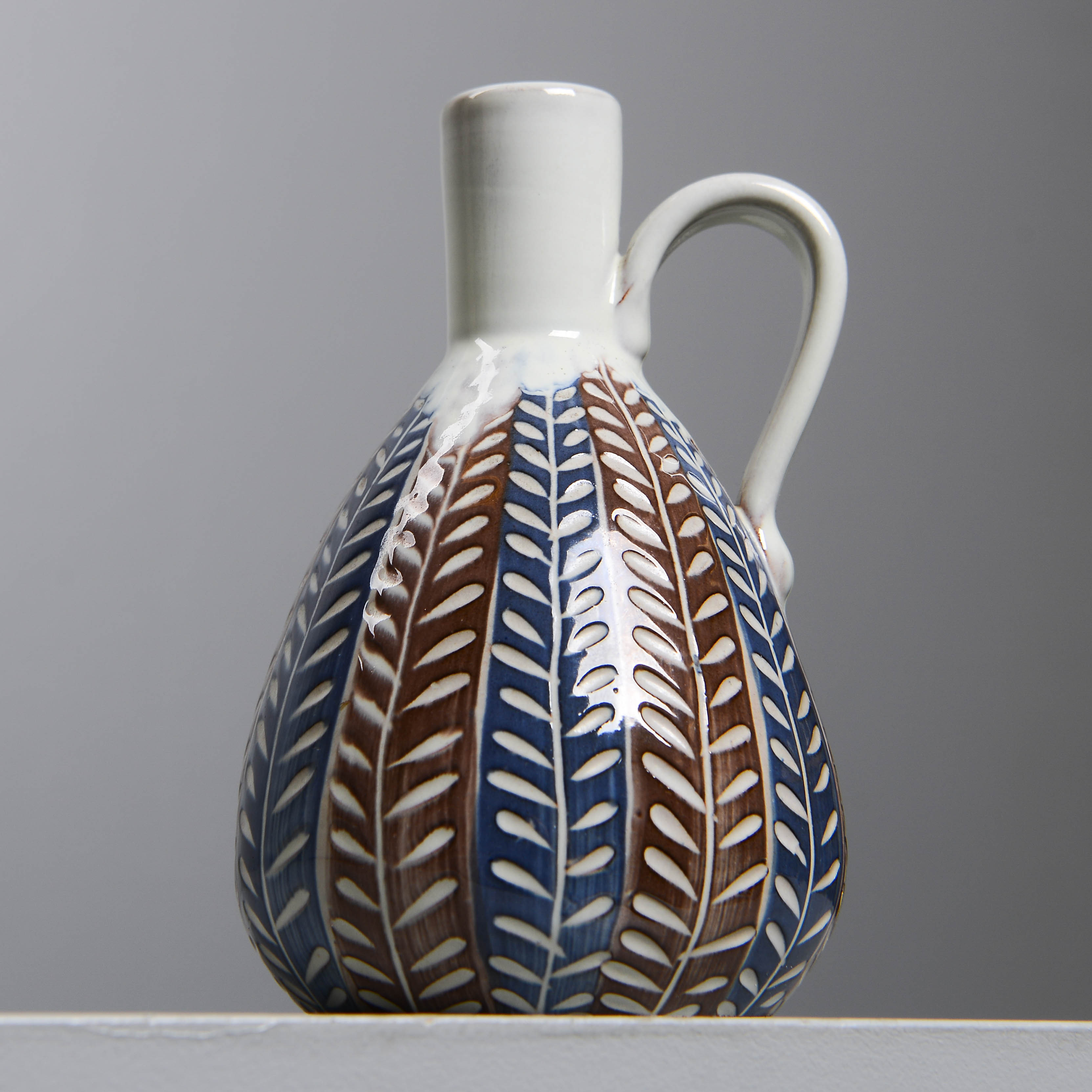 INGRID ATTERBERG. Hänkelvas, modell 104, Upsala-Ekeby, 1947-53.