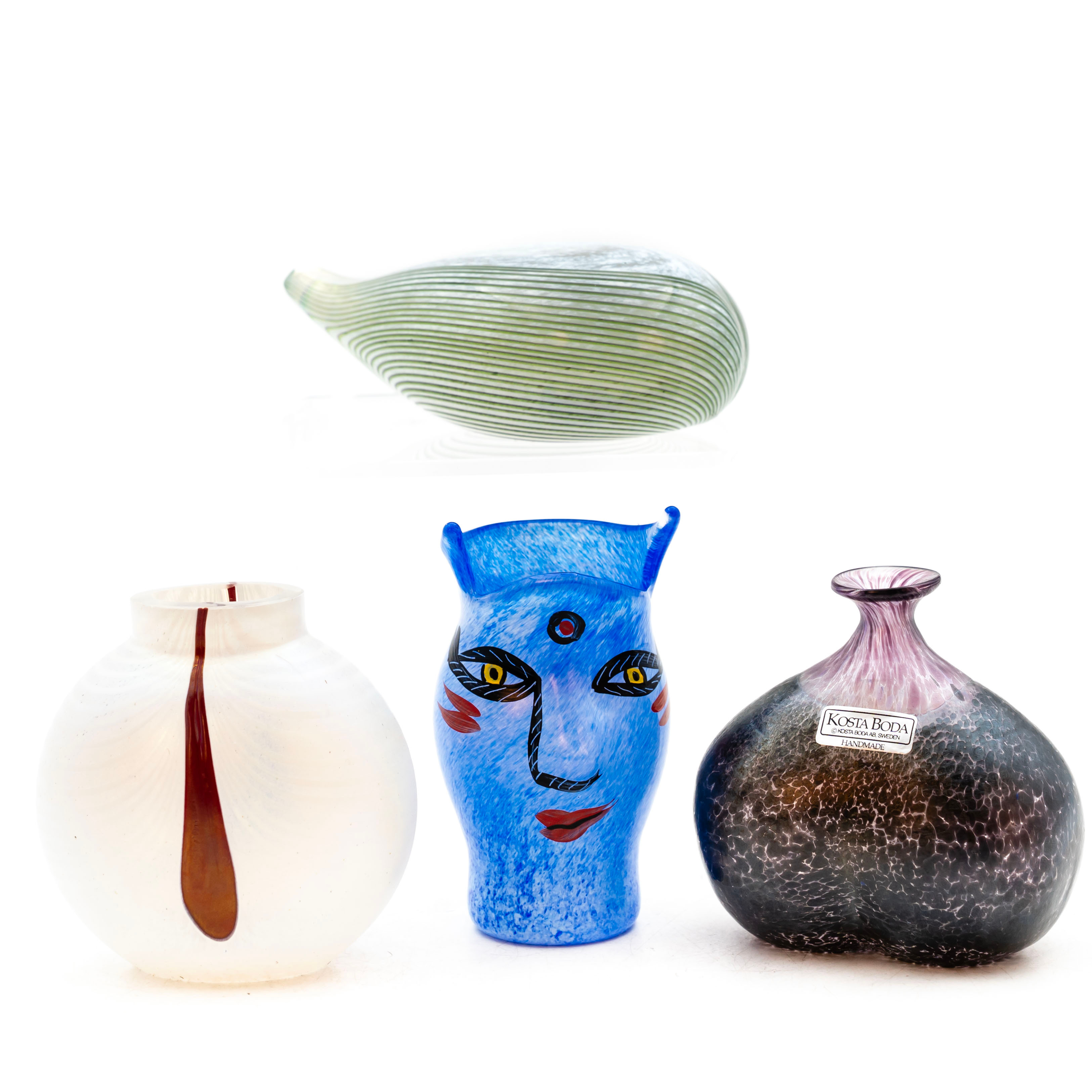 BERTIL VALLIEN & ULRICA HYDMAN VALLIEN. Glasföremål, Miniatyrer, Kosta Boda, 1900-tal, 4 delar.