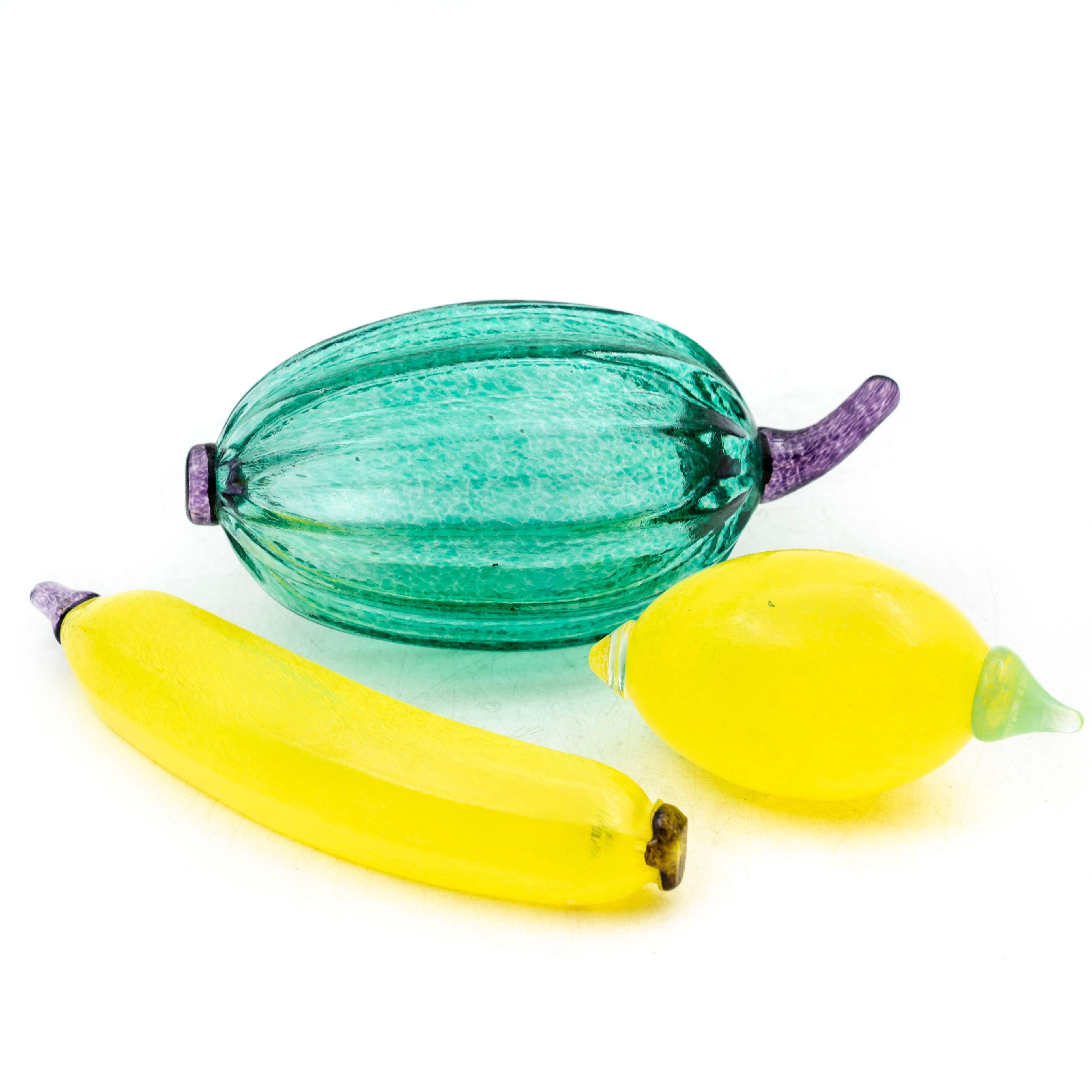 GUNNEL SAHLIN. Glasföremål, "Frutteria", Skulptur, Kosta Boda, 3 delar.