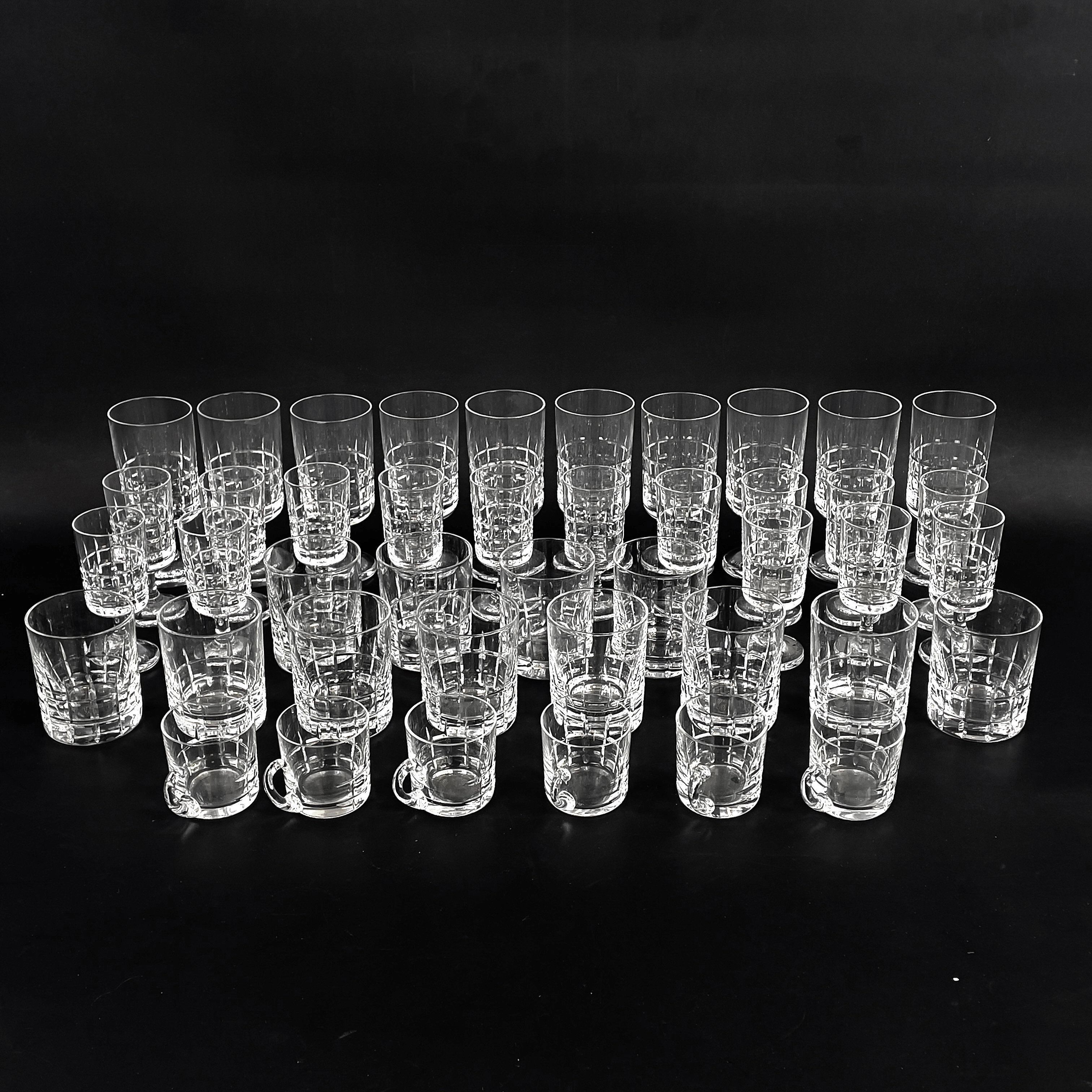 VICKE LINDSTRAND. Glasservisdelar, 43 st, "City", Kosta.