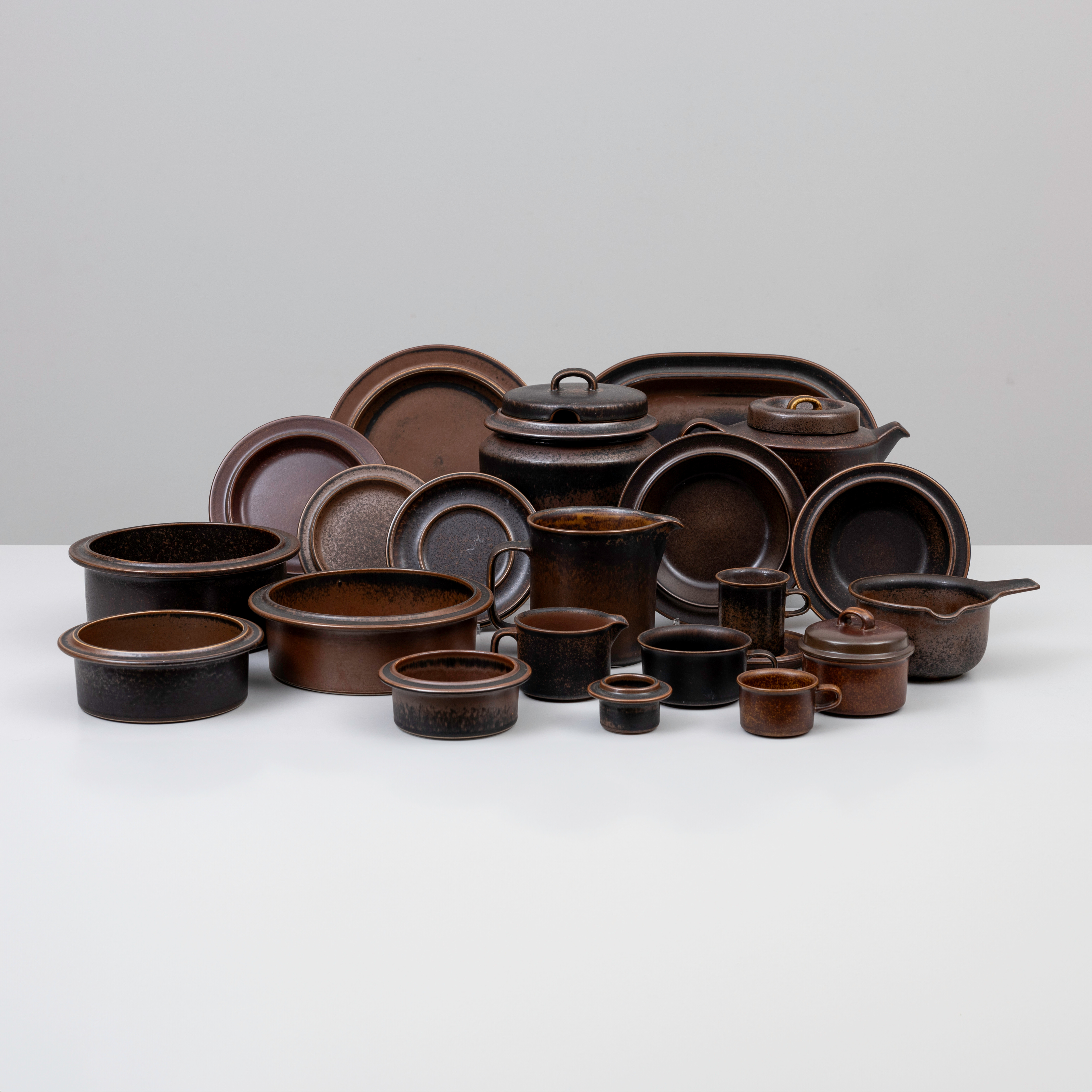 ULLA PROCOPÉ. Servis, ca 150 , "Ruska", Arabia, stengods, Finland.