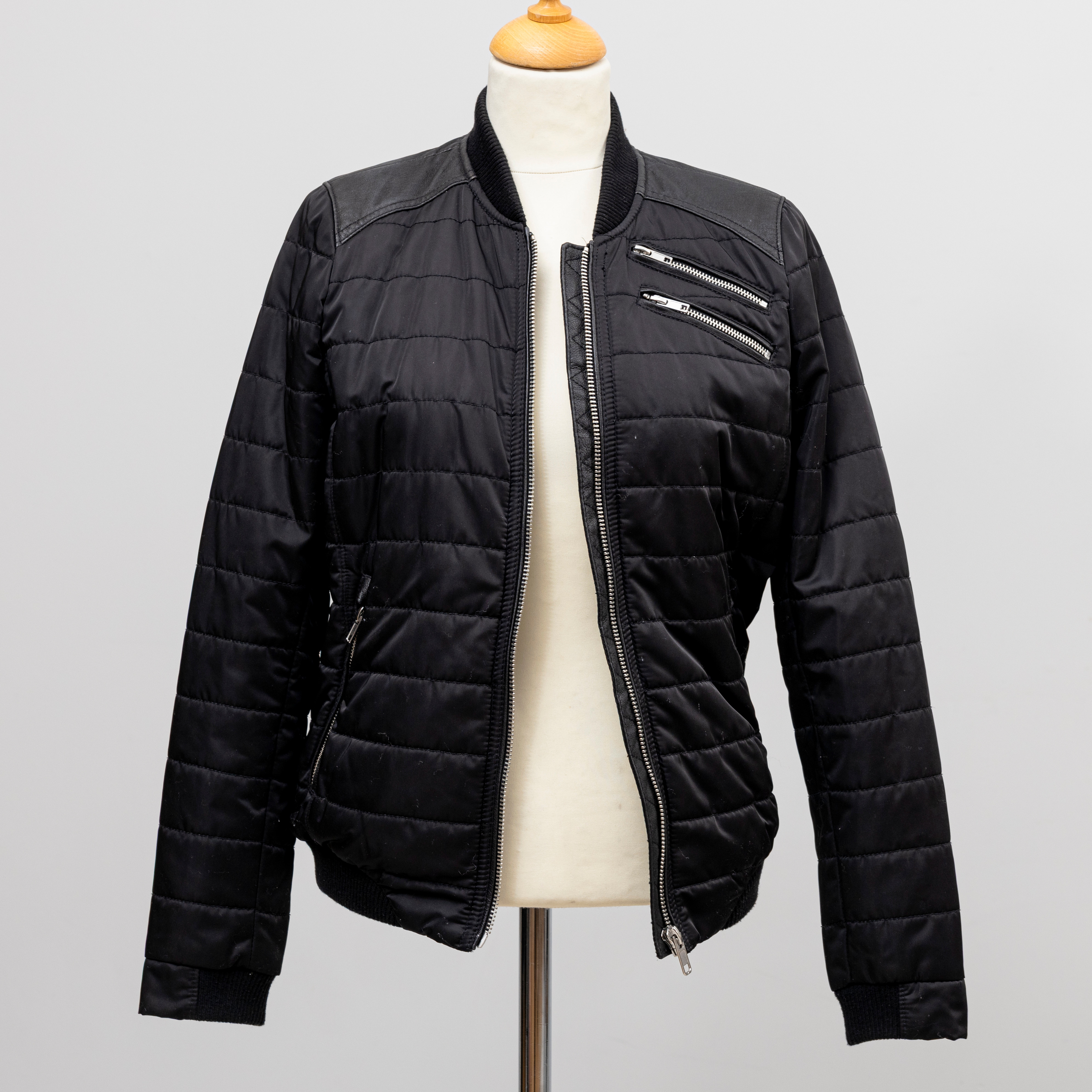 JOFAMA, design by Måns Zelmerlöw, jacka, storlek 36.