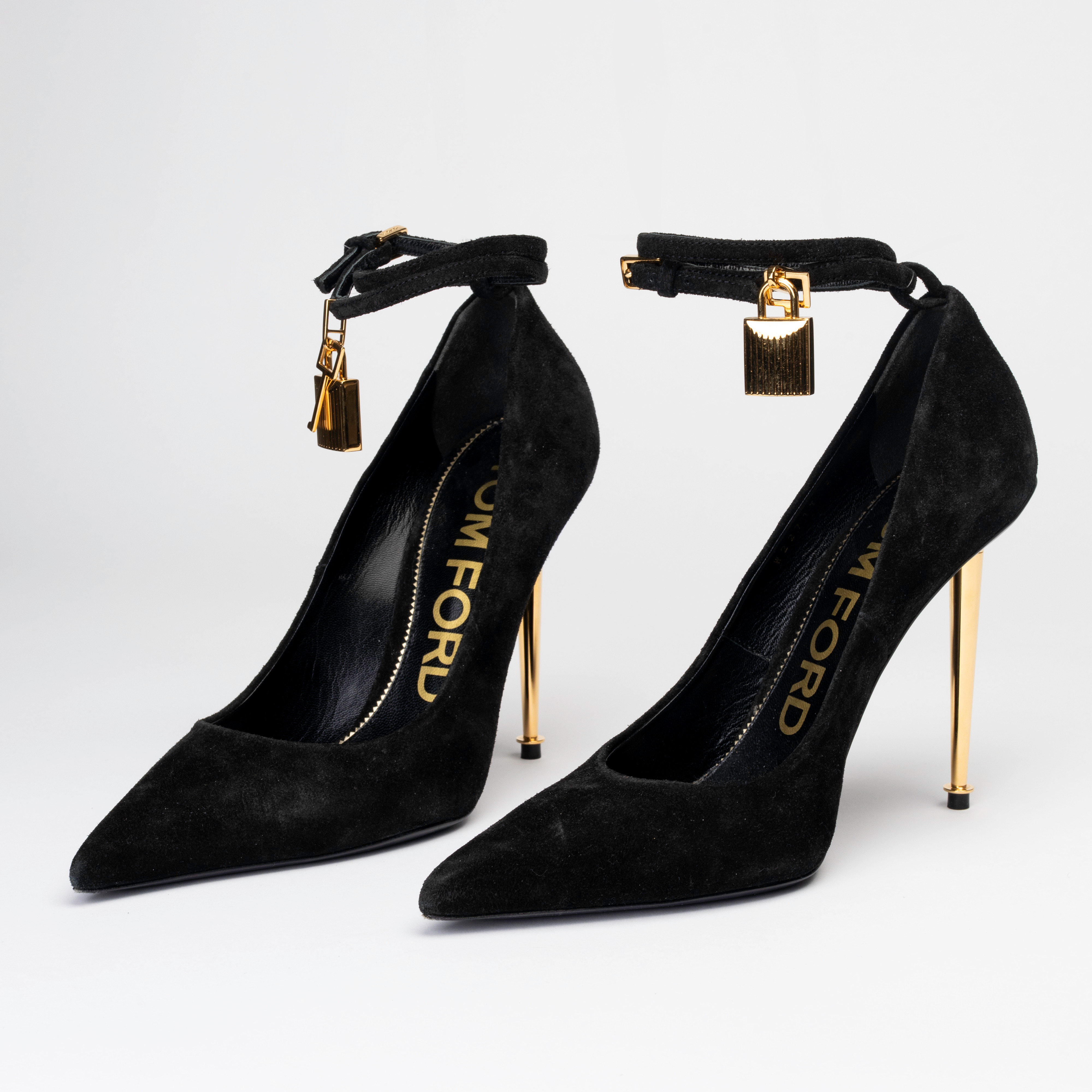 TOM FORD. Pumps, " Ankle Vrist Pumps with golden padlock", storlek 37.