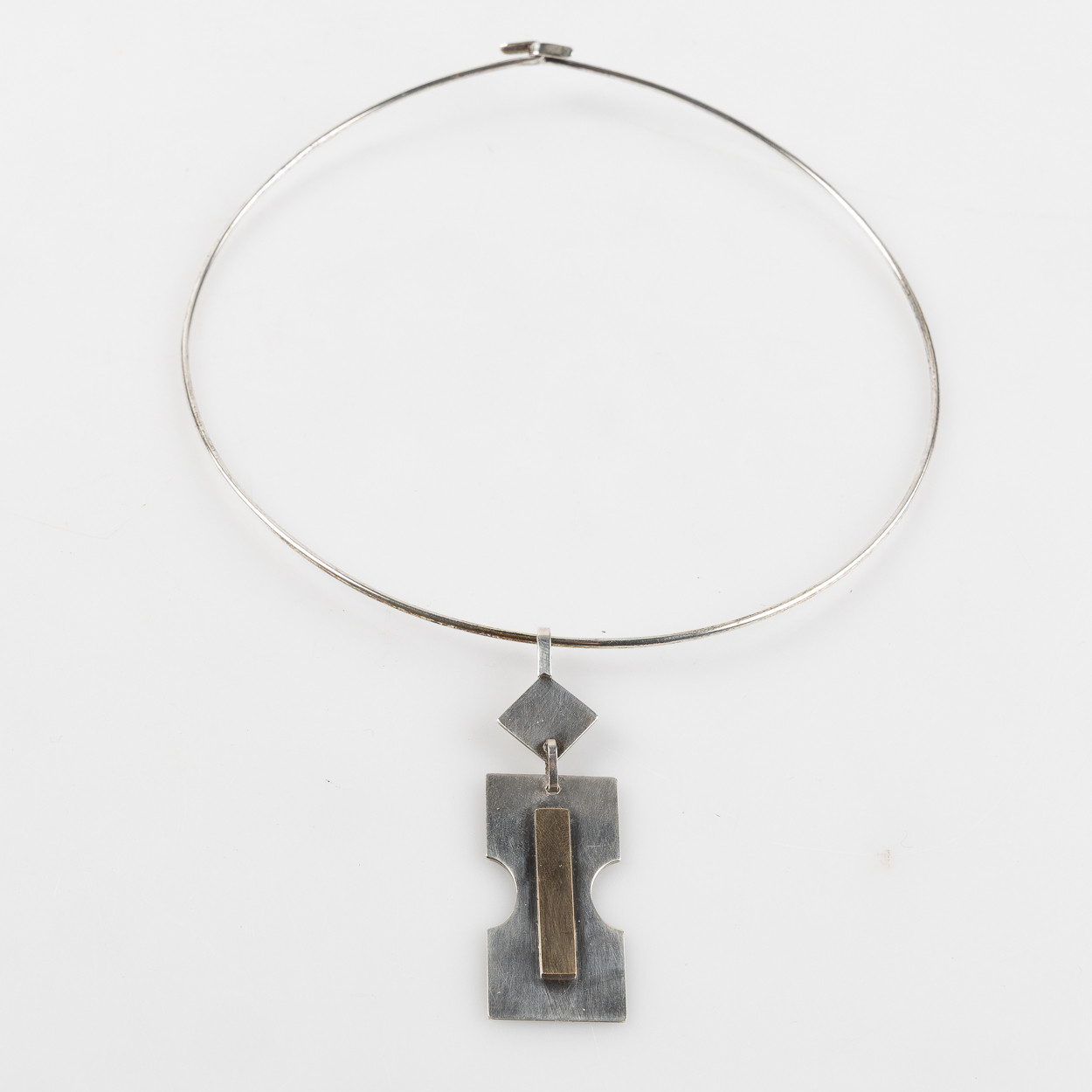 SIGURD PERSSON. Collier med hänge, sterlingsilver, Stockholm 1986.