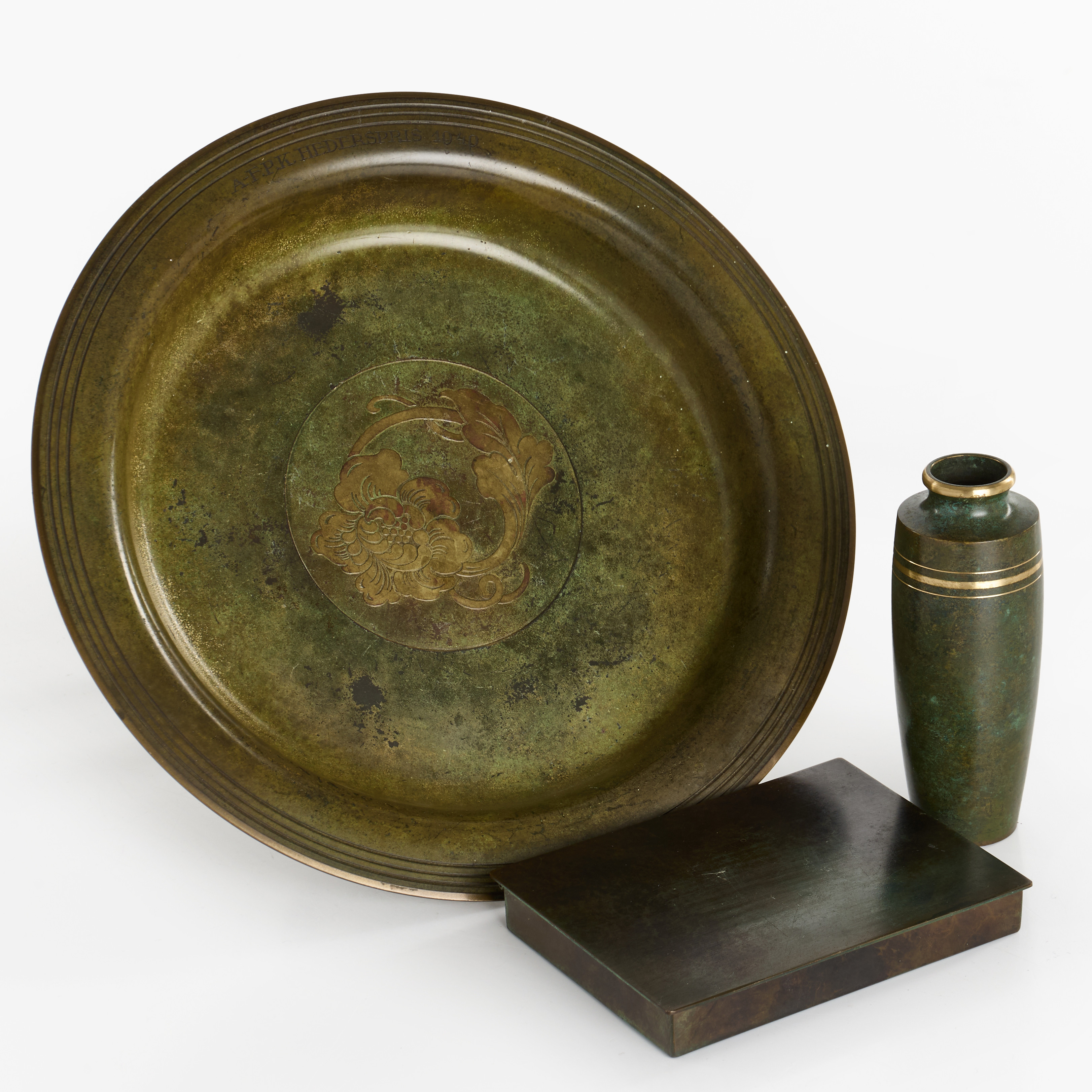 BRONS, 3 delar, Skandinavien, 1920/30-tal. Skrin (GAB), vas samt fat.