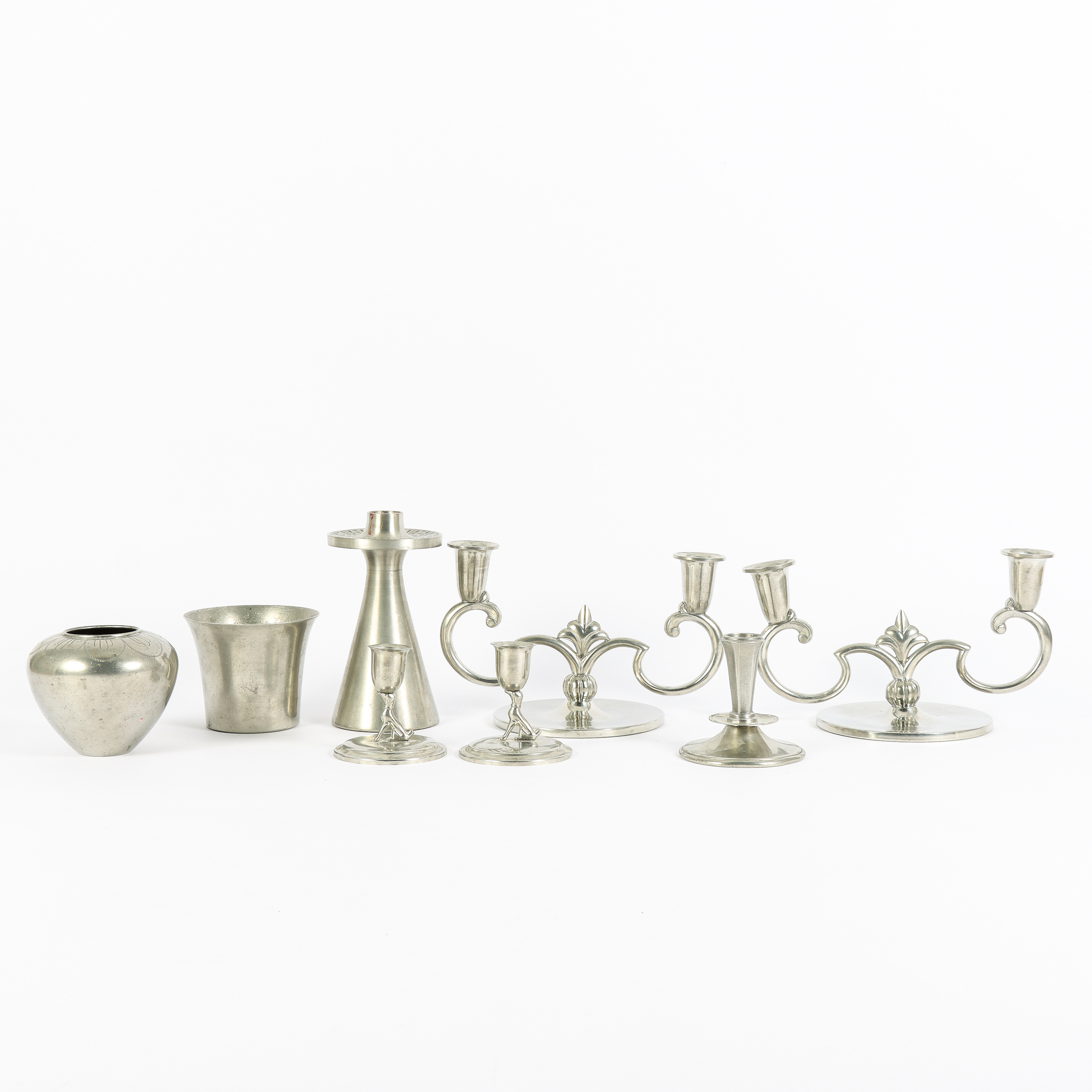 LJUSSTAKAR med mera i tenn.