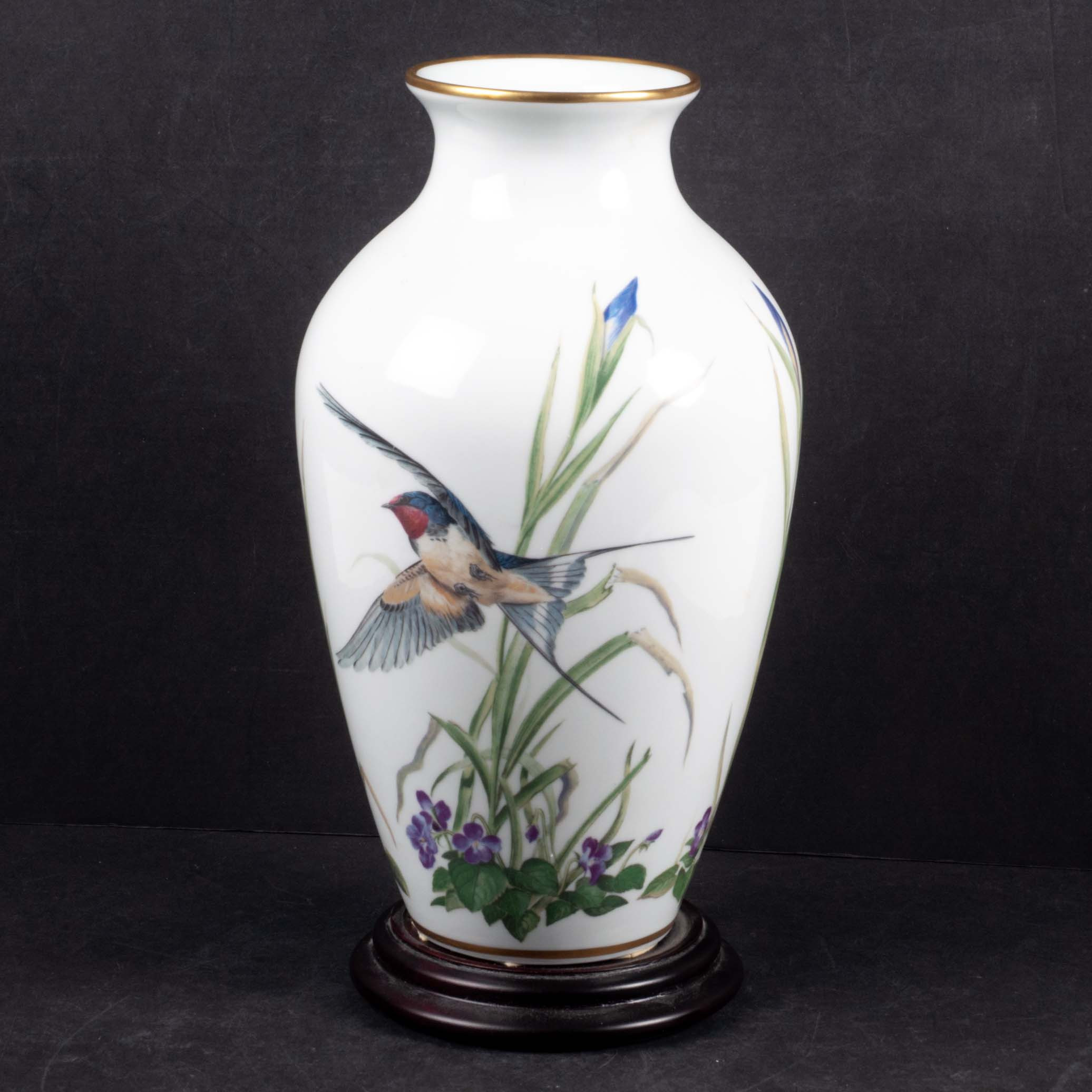 VAS, Franklin porslin, "Meadowland Bird Vase", Basil Ede, 1980.