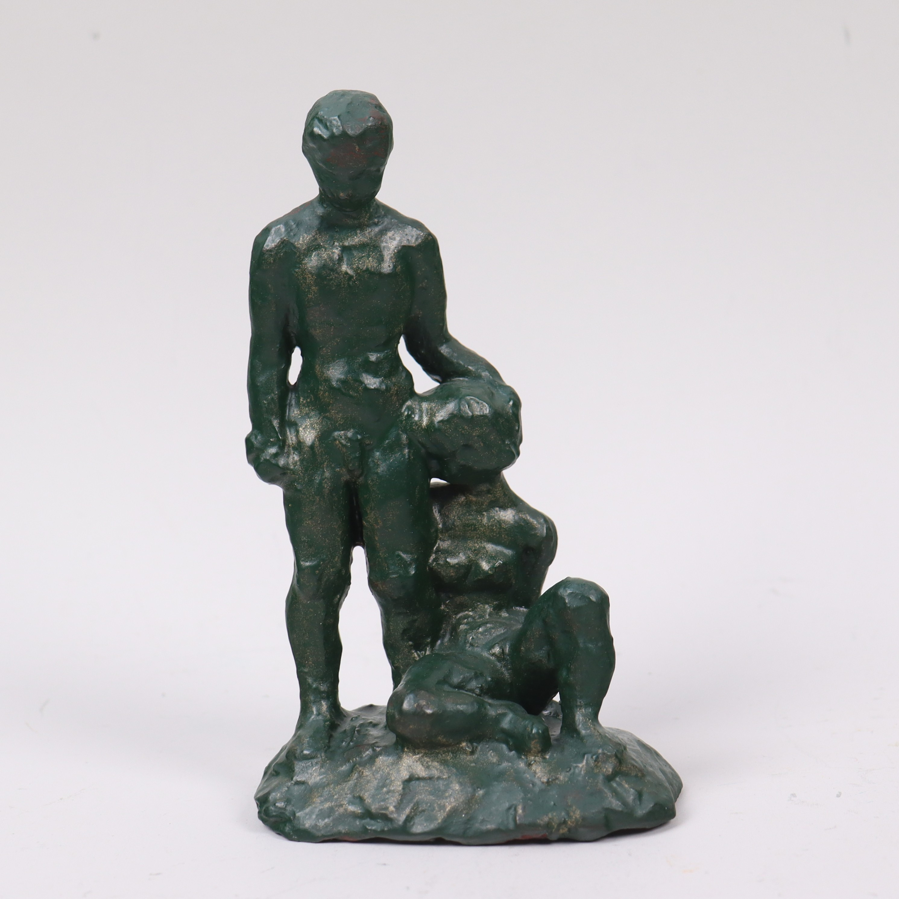 SIGGE BERGGREN. skulptur, bronspatinerat lergods, man med kvinna.