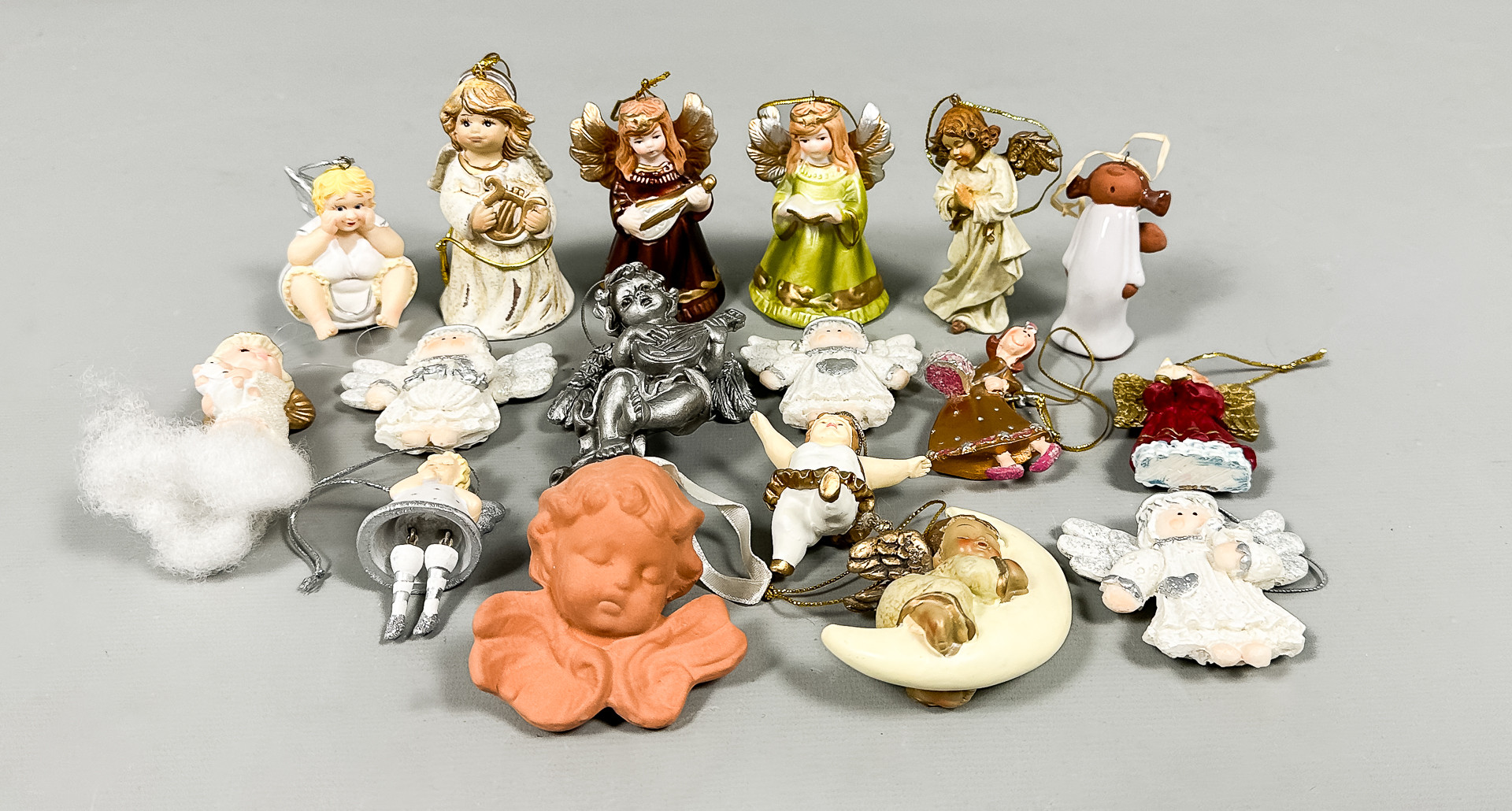 ÄNGLAR, 17 st, porslin, gjutmassa, 2000-tal.