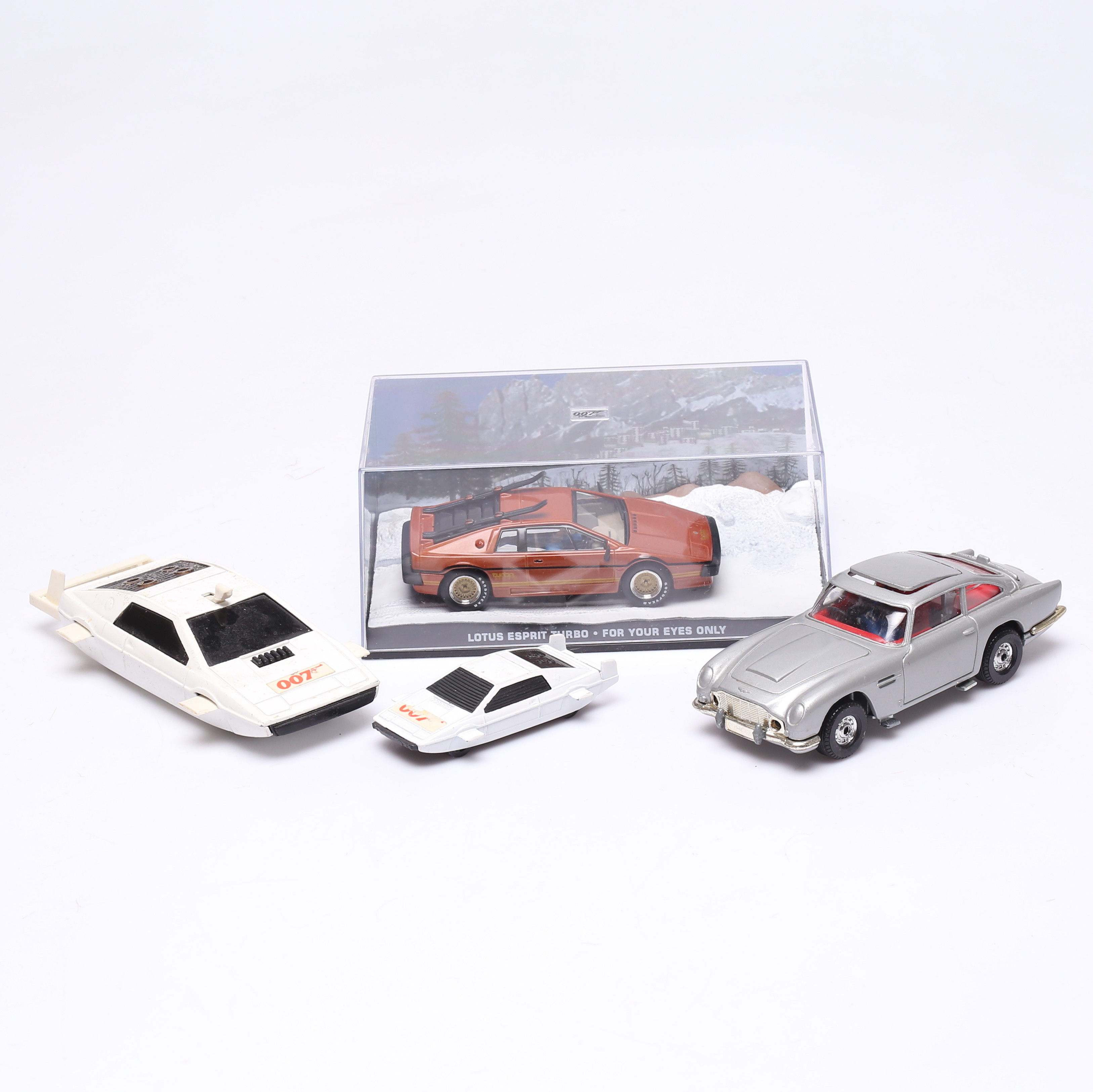 LEKSAKER, bilar, 4 st, JAMES BOND 007, BL.A. CORGI.