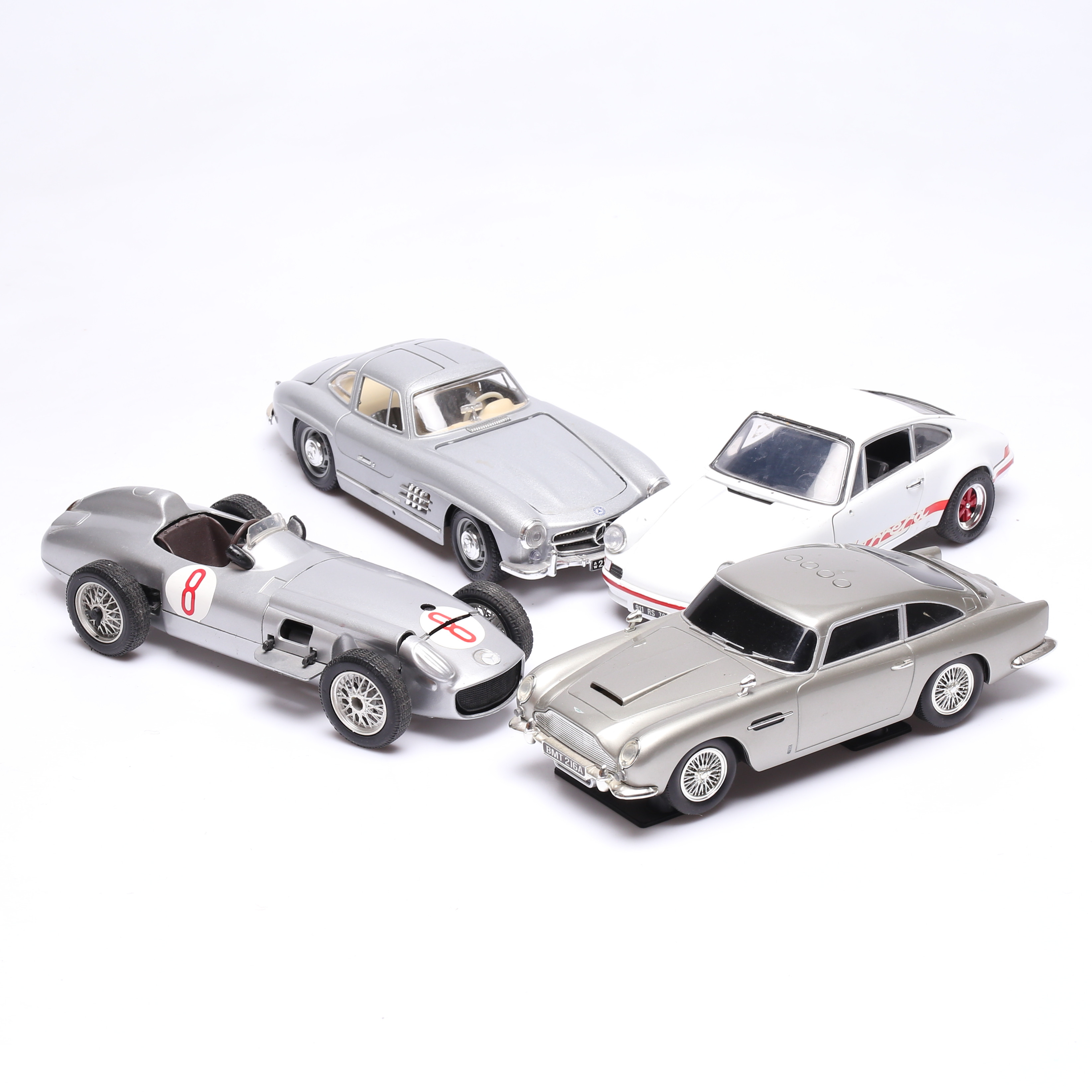 LEKSAKER, bilar, 4 st, bl.a. Burago.