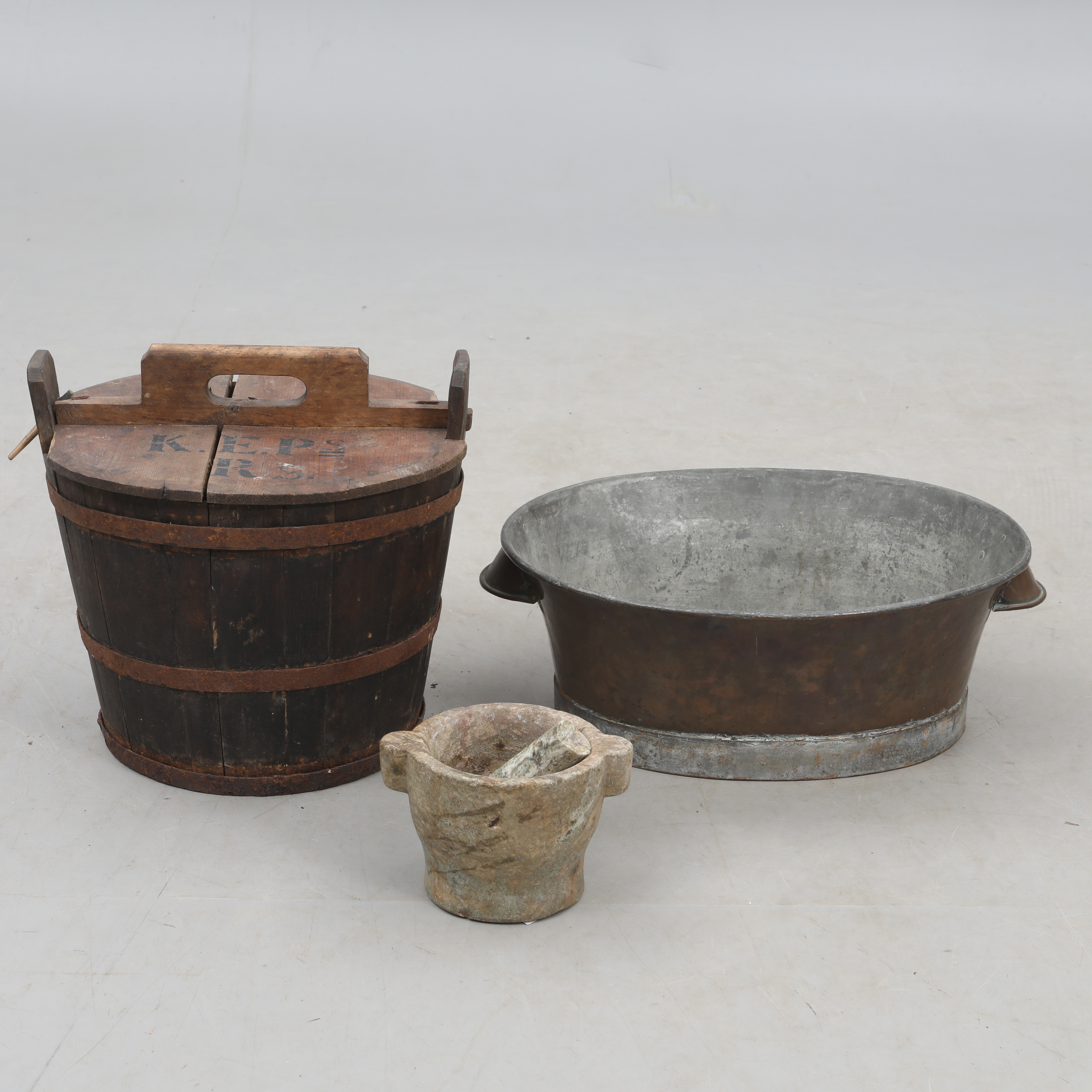 BRUKSFÖREMÅL, kagge,kärl,mortel.