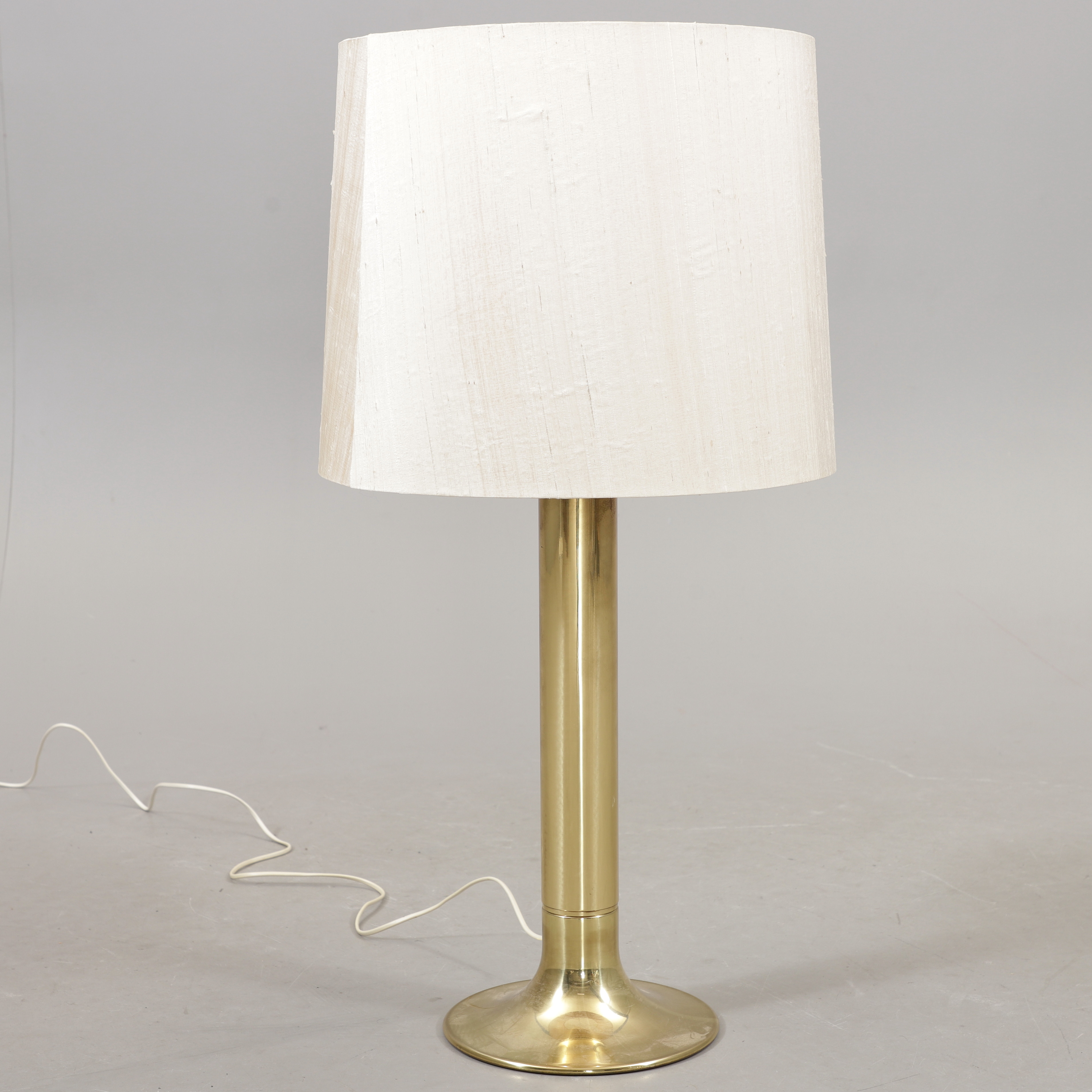 HANS-AGNE JAKOBSSON. Bordslampa, mässing, Markaryd, 1900-talets andra hälft.