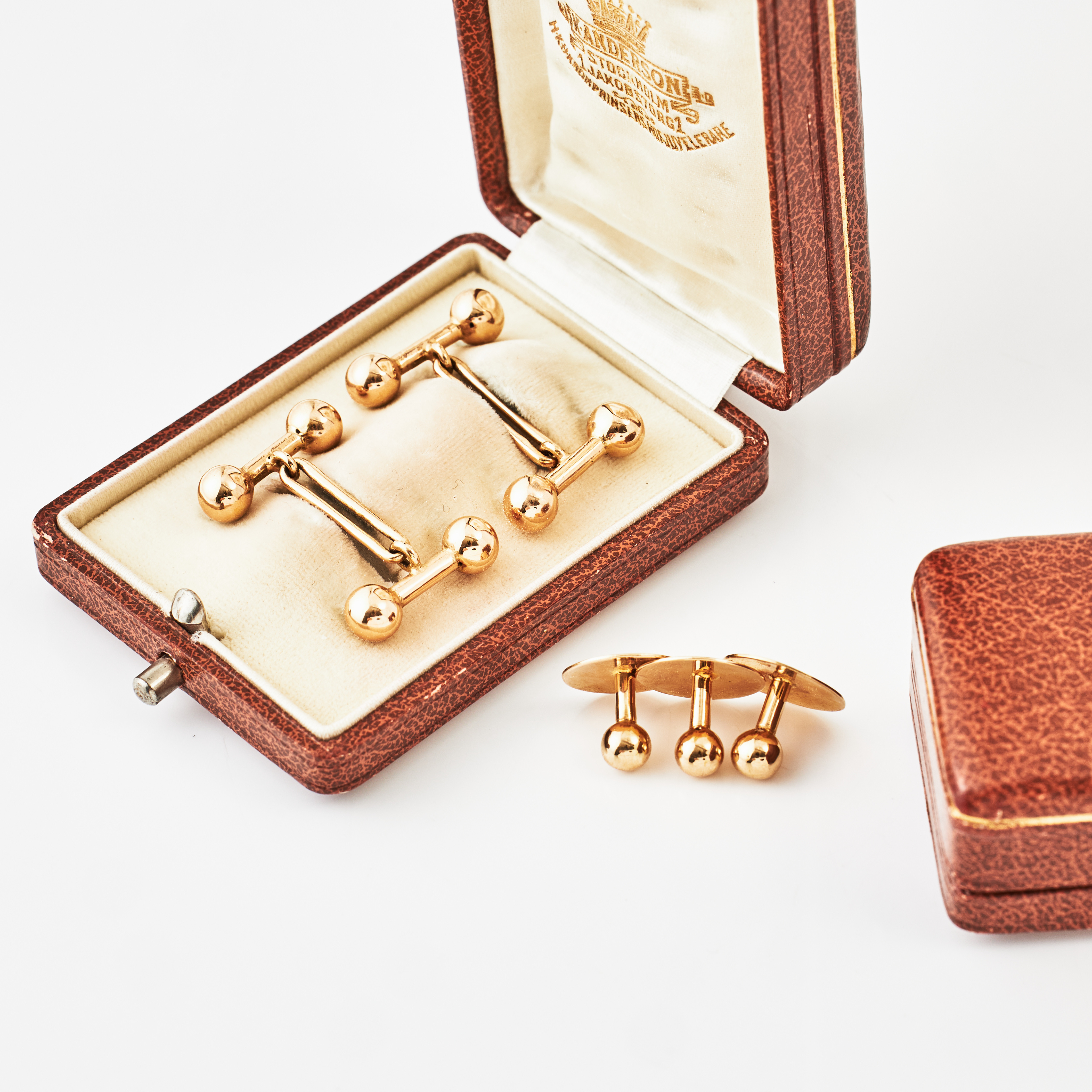 KARL ANDERSON, frackknappar, 3 st., manschettknappar, 1 par, 18 k guld, kulformade, Stockholm 1903 resp. 1925.