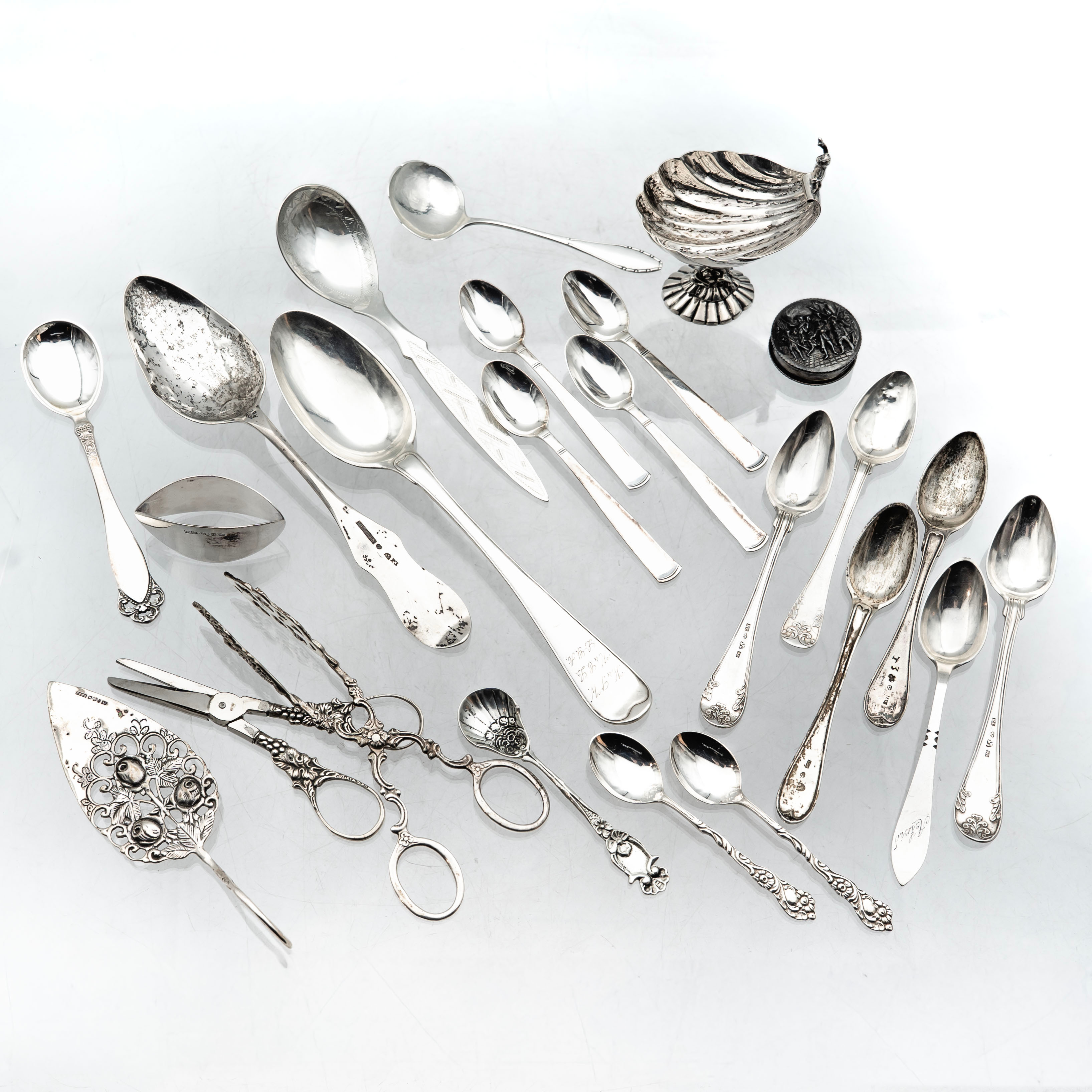 SAMLING SILVERFÖREMÅL. 1900-tal (24st).