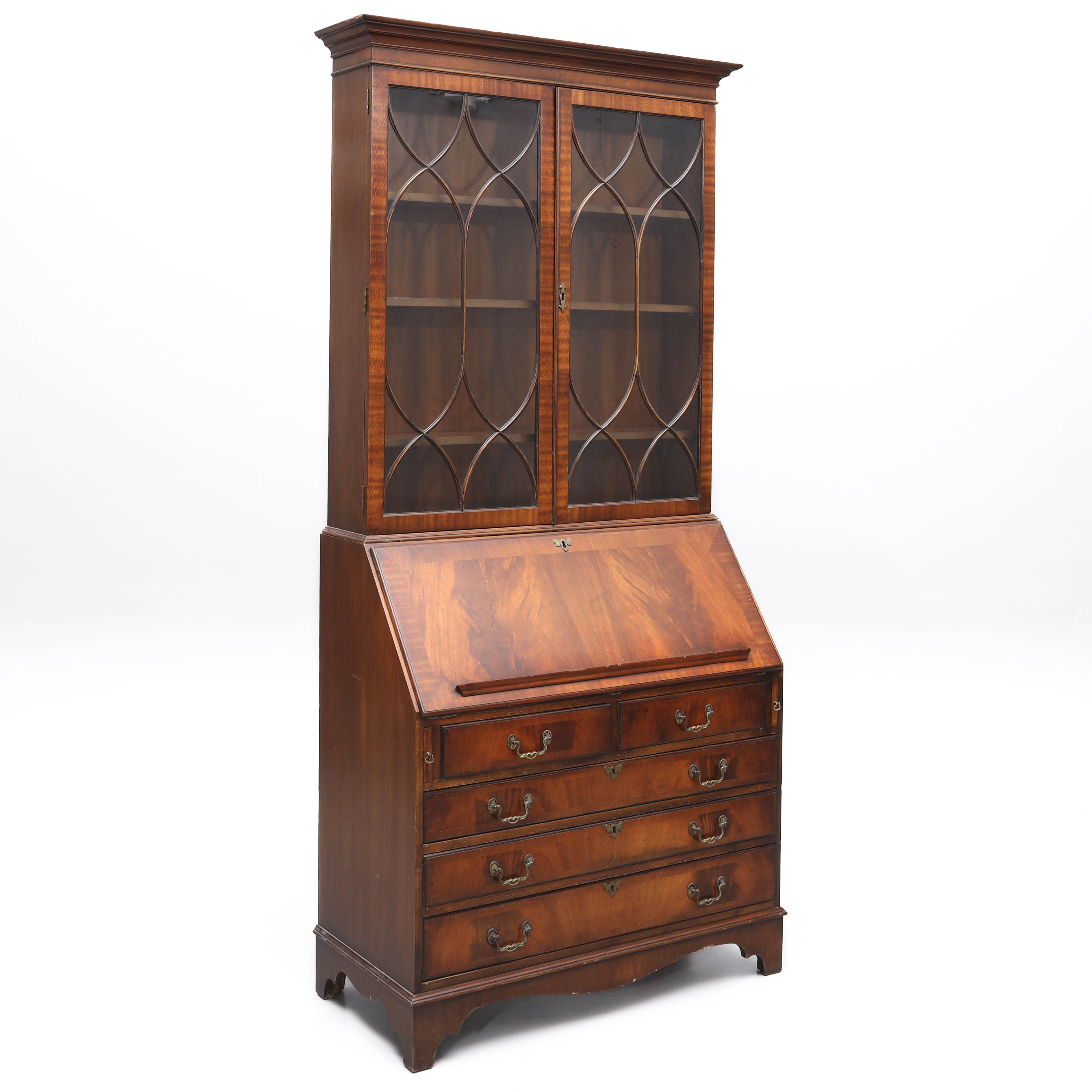 BOKSKÅP med SNEDKLAFFSSEKRETÄR, 2 delar, fanérat i idegran, Reprodux, England.