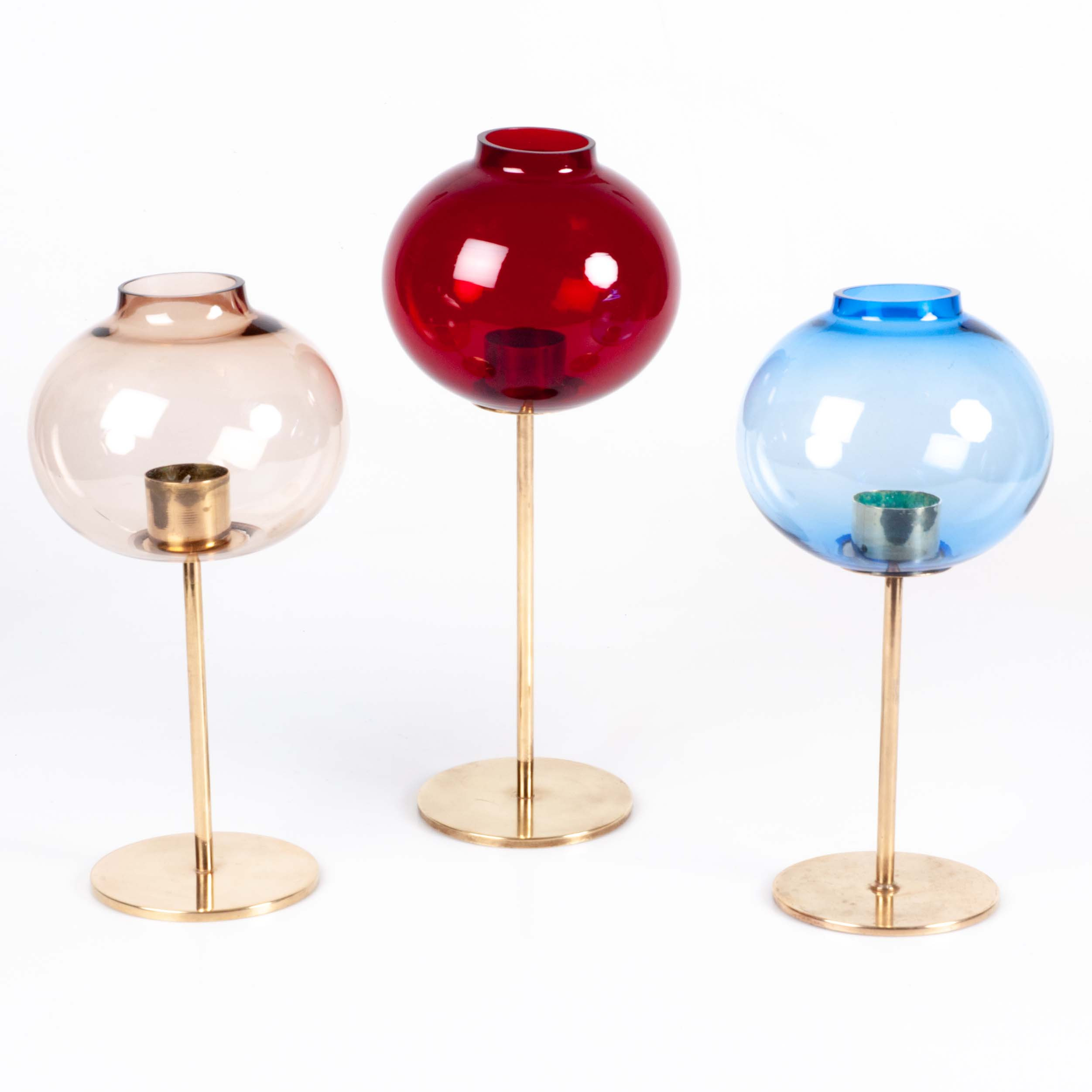 HANS-AGNE. Ljuslyktor, mässing och glas, 3 stycken, Markaryd 1960/70-tal.