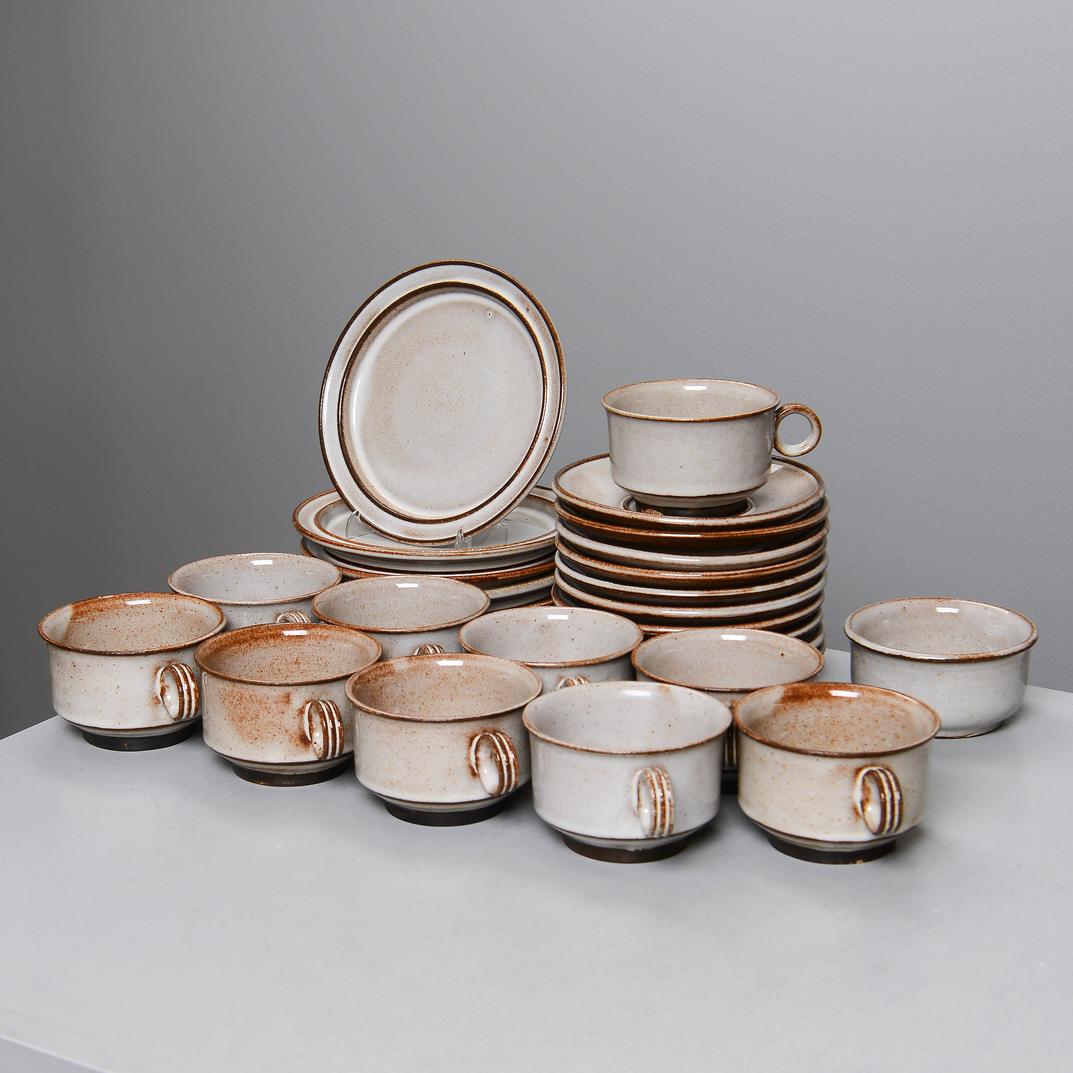 HERLUF GOTTSCHALK-OLSEN. Teservisdelar, 17 st, Stogo, Danmark, 1960-70-tal.