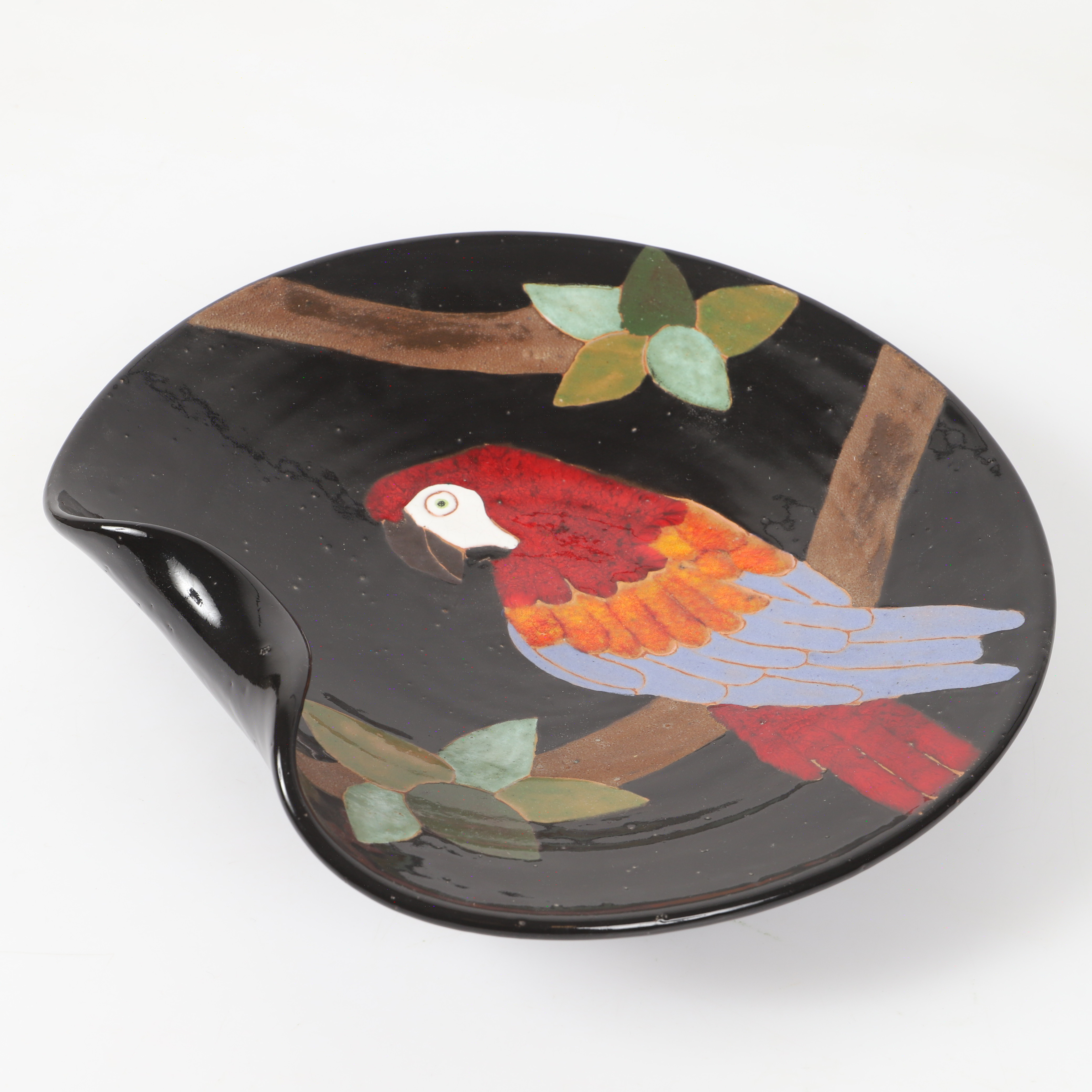 FAT, med papegojmotiv, glaserad keramik, 1900-tal.