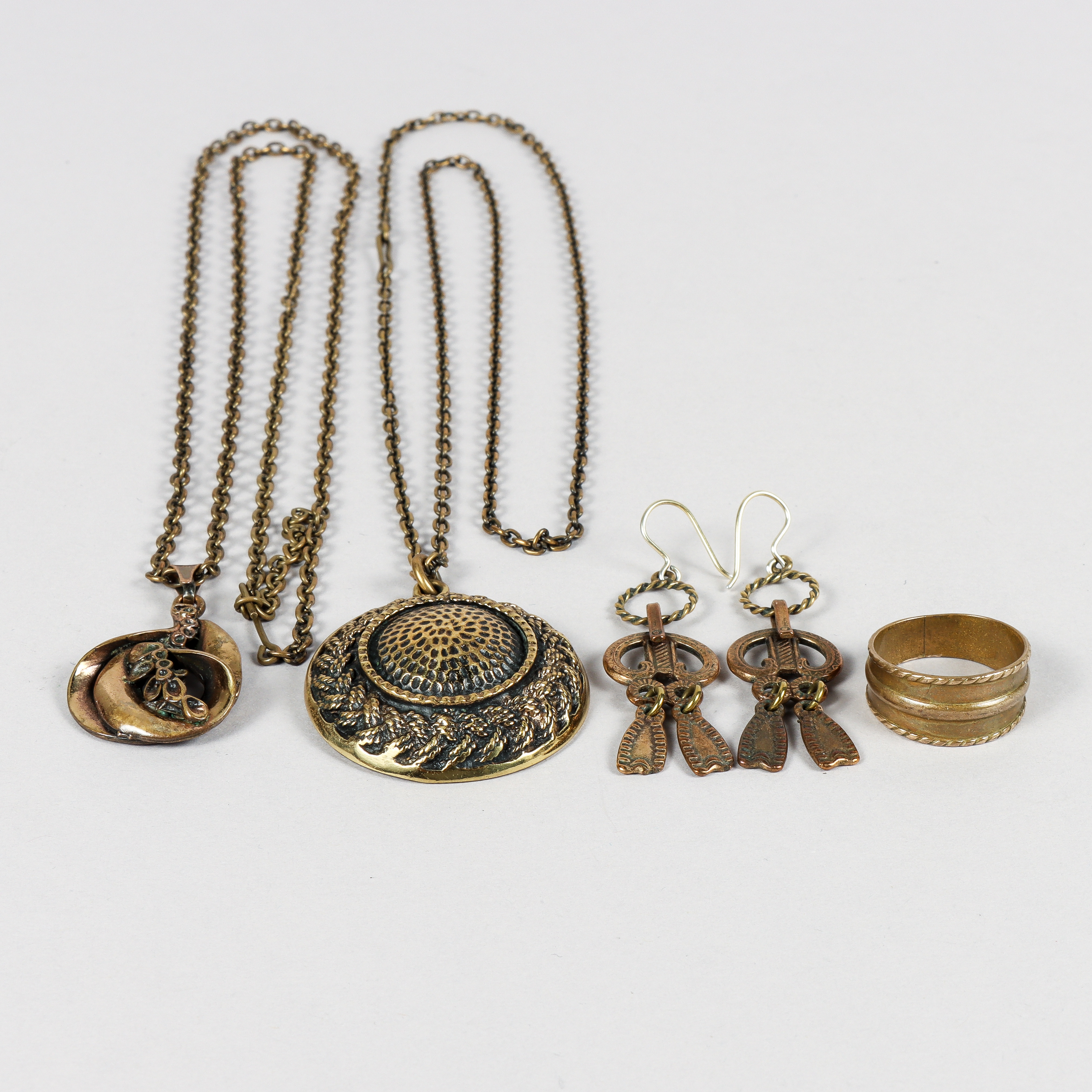 SMYCKEN, Kalevala koru, brons, Finland.