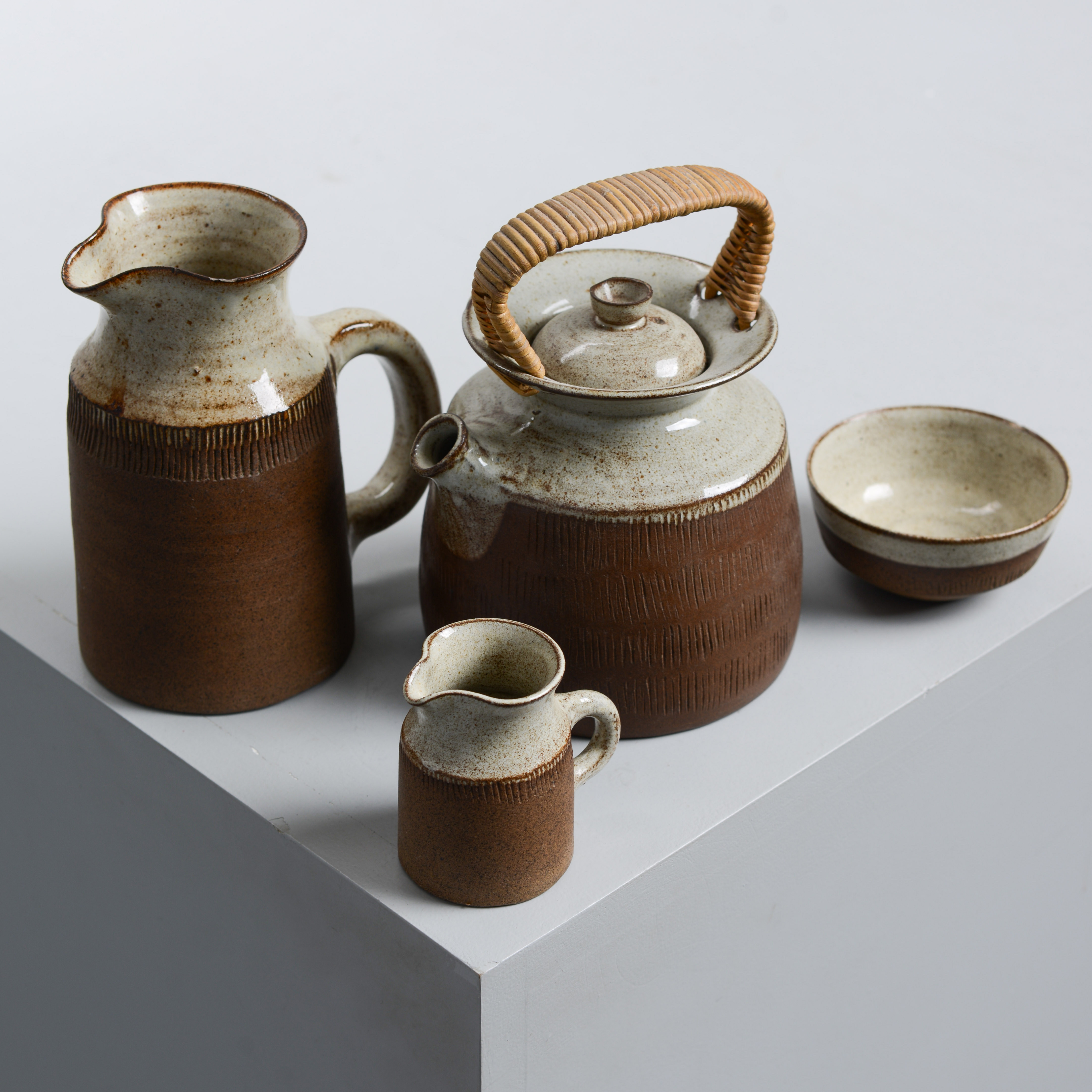 SIGNE PERSSON-MELIN. 4 delar, egen ateljé, stämpelmärkta.