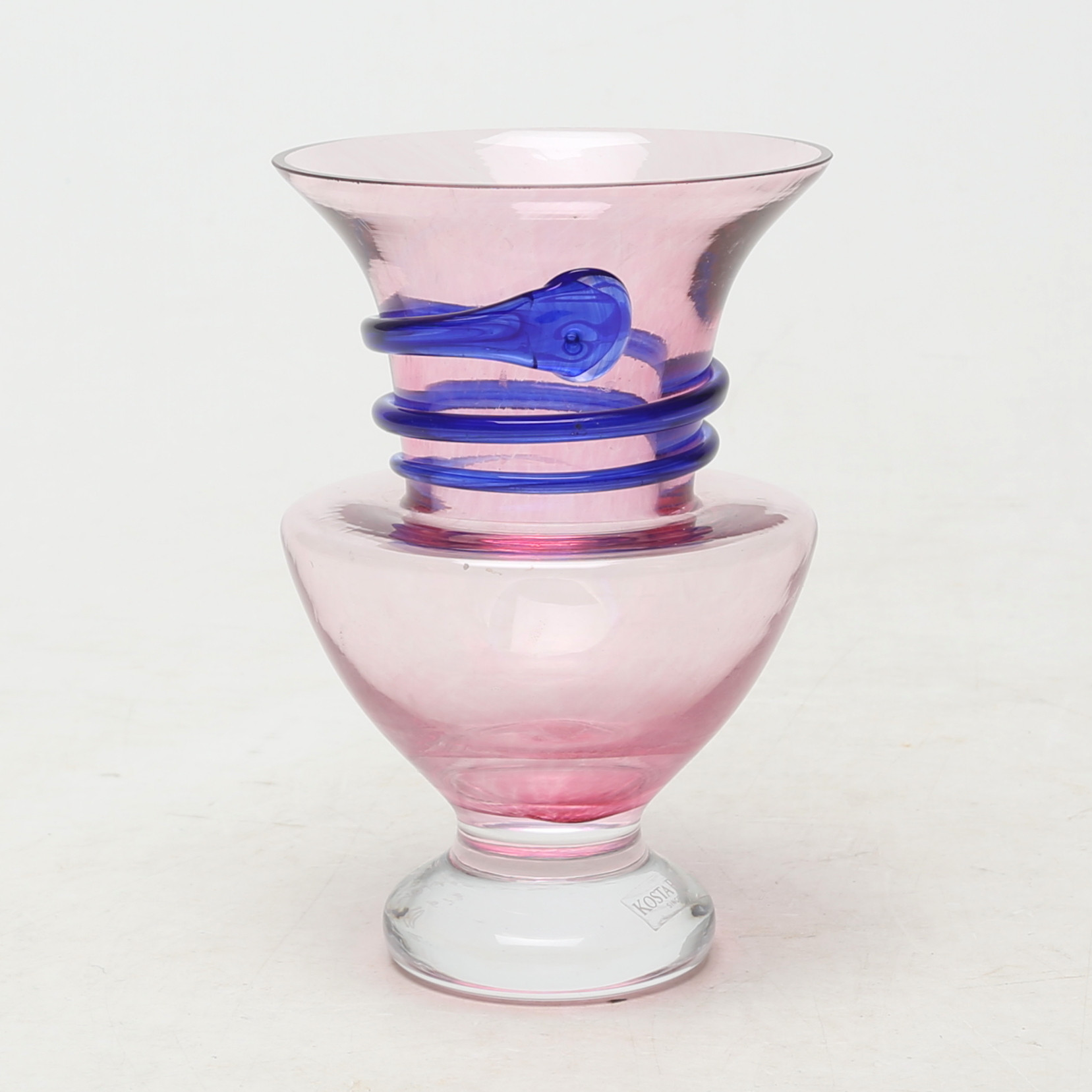 MONICA BACKSTRÖM. VAS, glas, Kosta Boda, signerad.