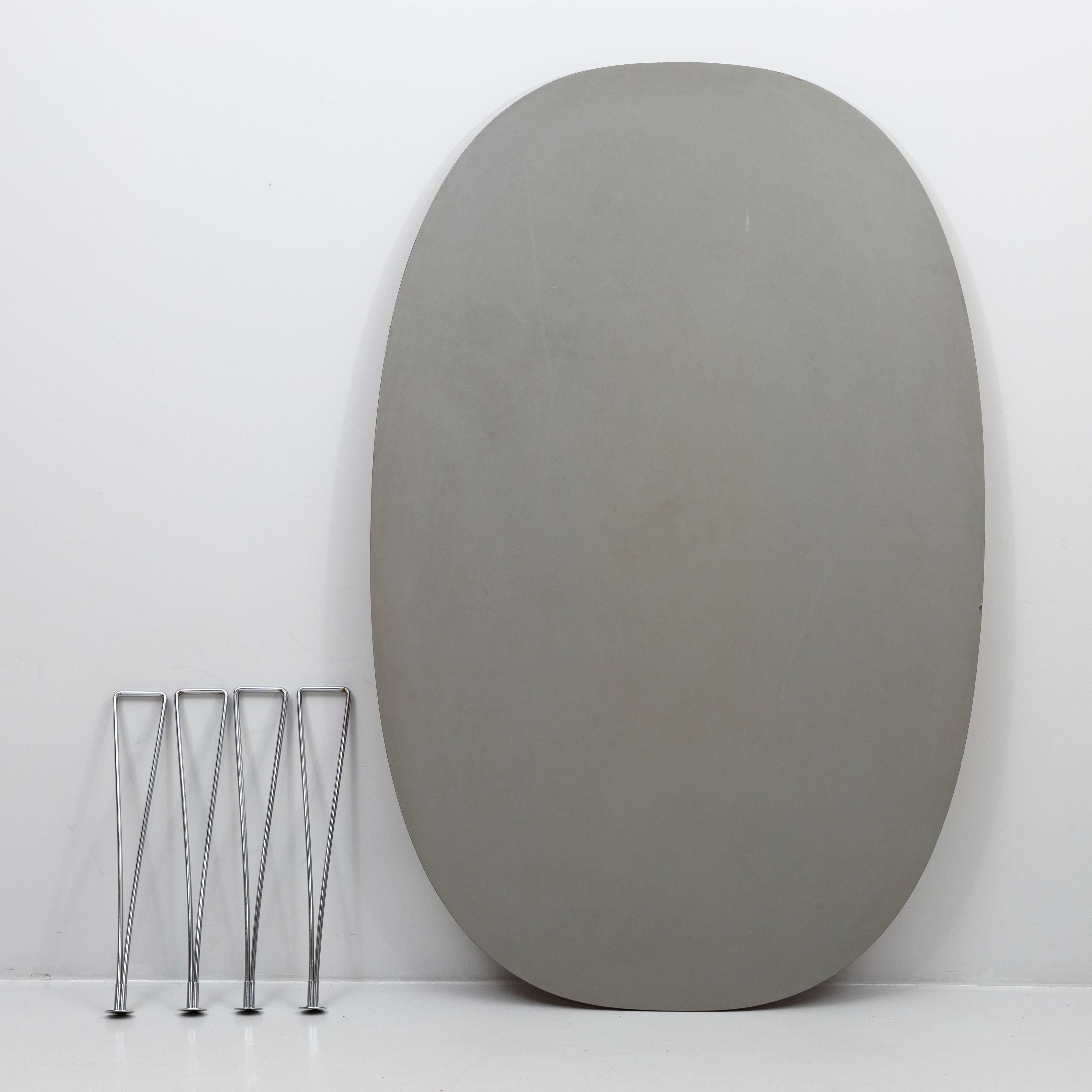 BRUNO MATHSSON / PIET HEIN. Matbord, "Superelips", Bruno Mathsson för Fritz Hansen, kromade ben, märkt.