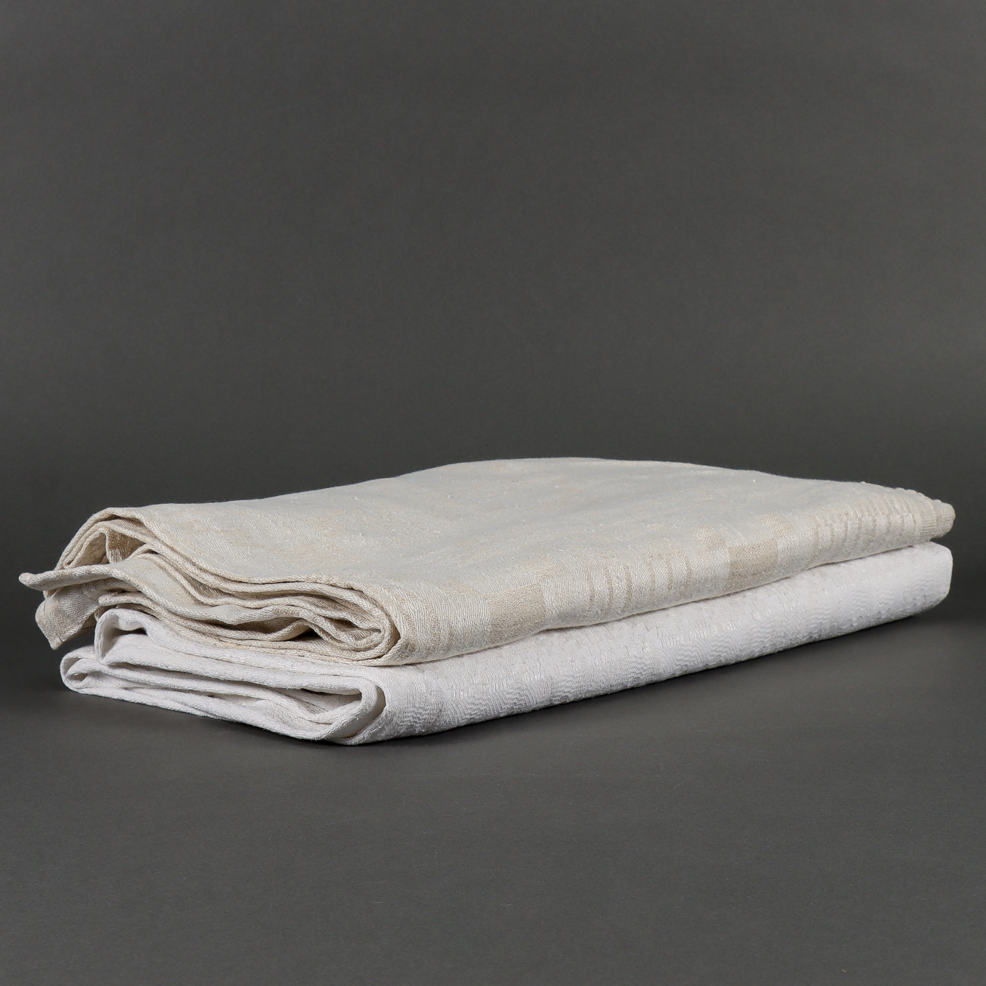 LINNEDUKAR 2 stycken.