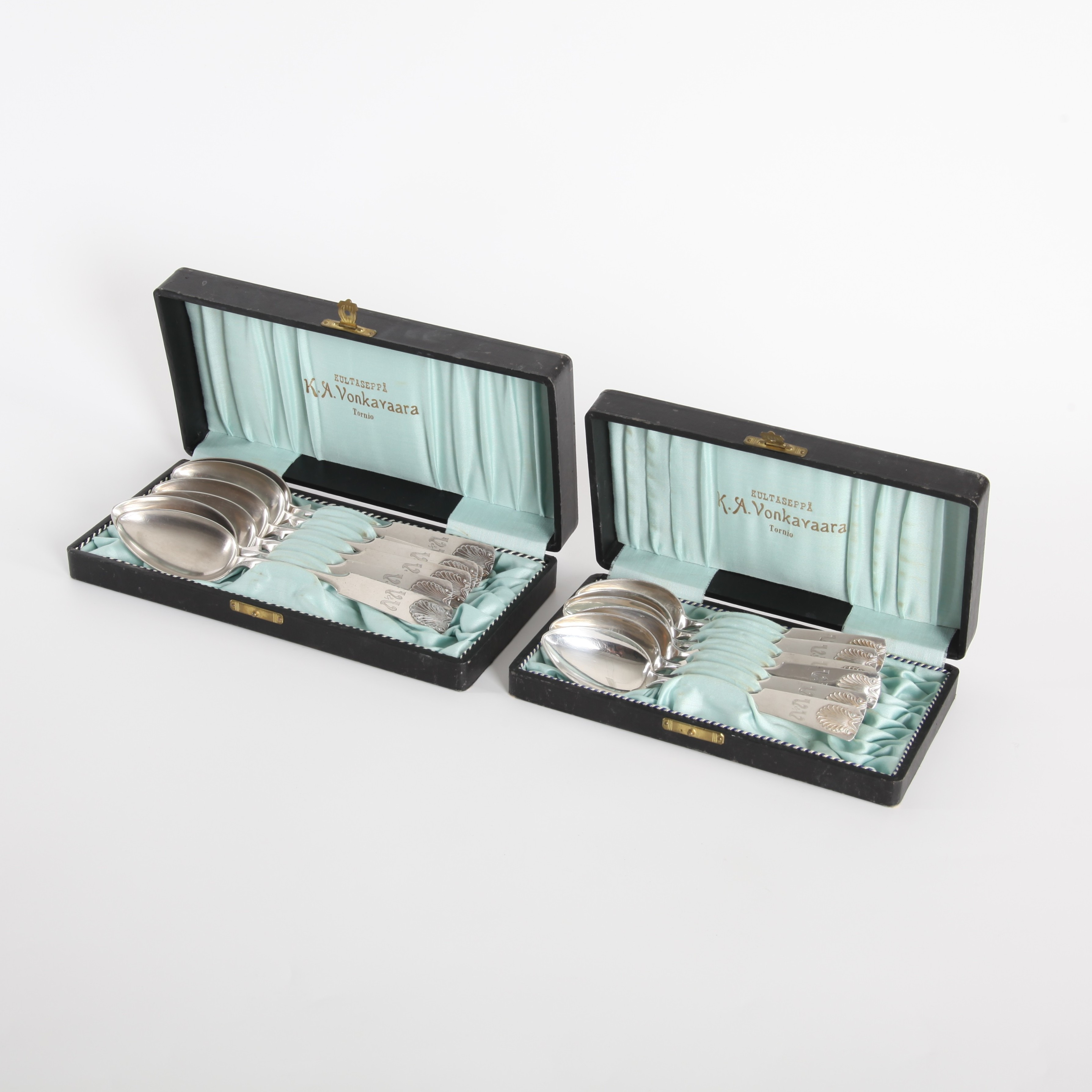 SILVERSKEDAR I SCHATULL, 12 st, silver, Juho Hesekiel Pekuri, Finland, 1936.