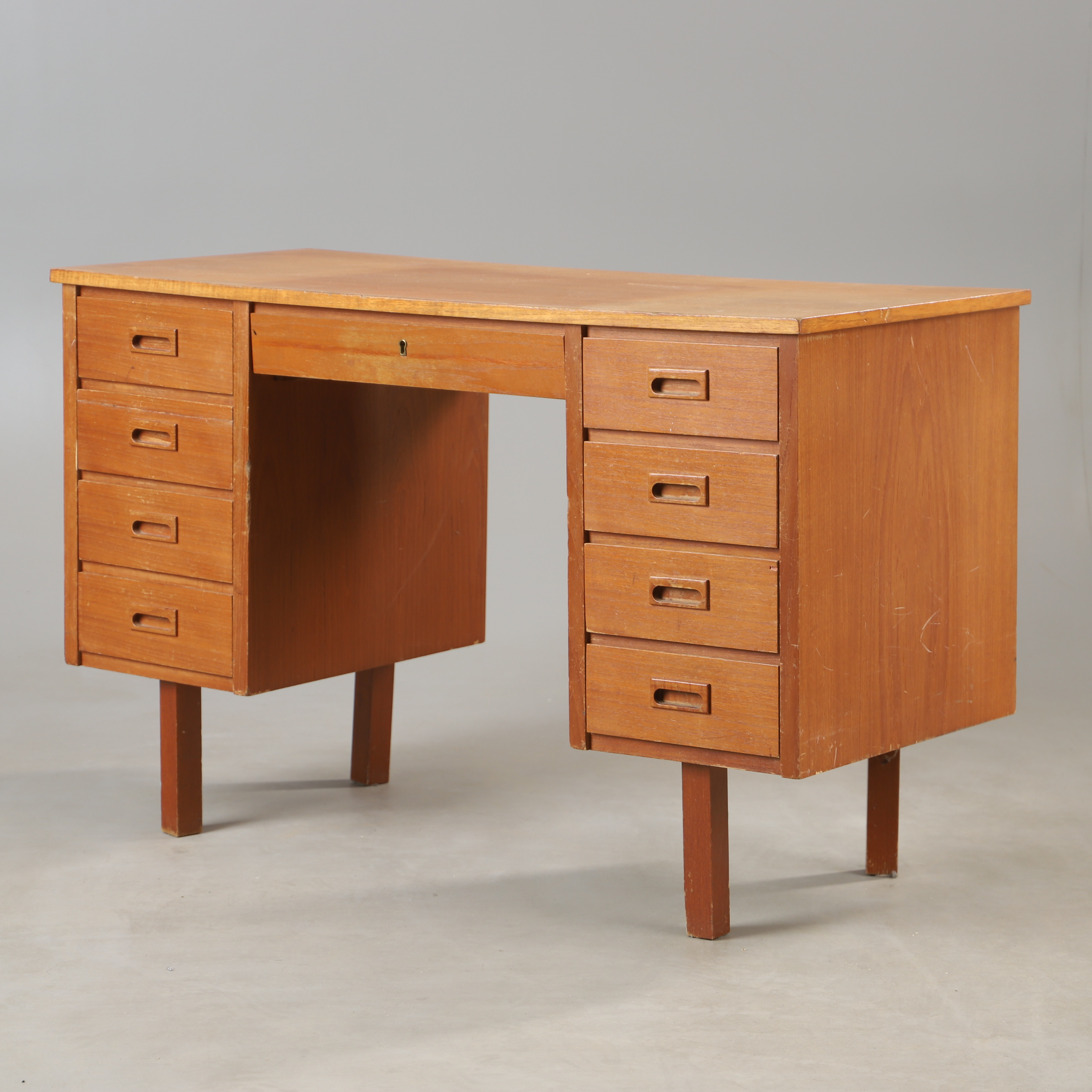 SKRIVBORD, teak, 1900-talets mitt.