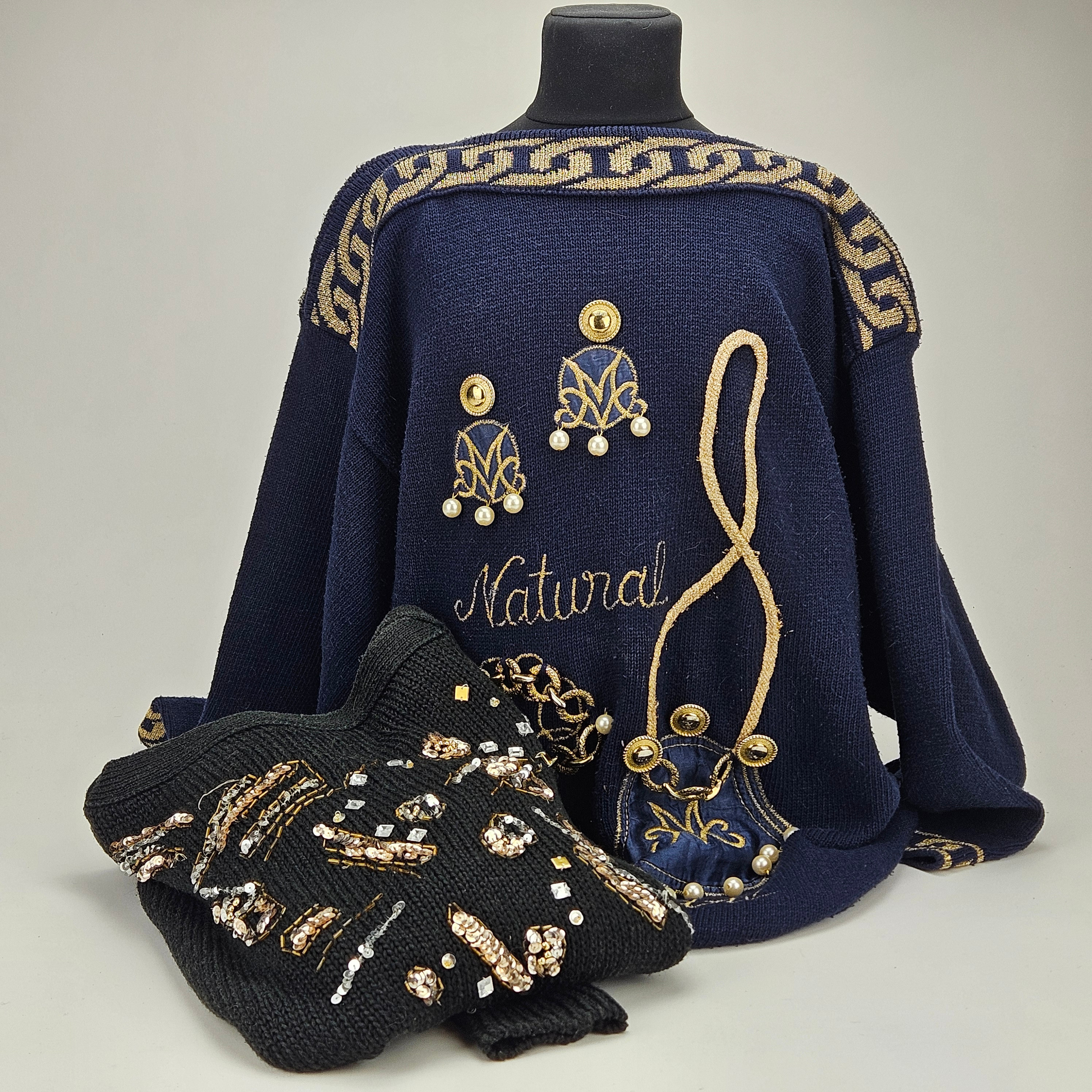 TRÖJOR, 2 st, Malina Wong och Miss V.