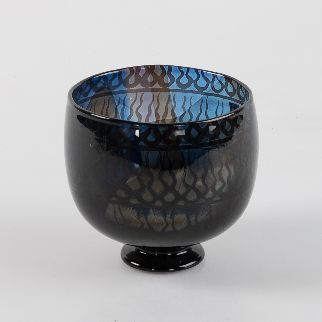 EVA ENGLUND. Skål på fot, Orrefors Gallery-88, no 24/100.