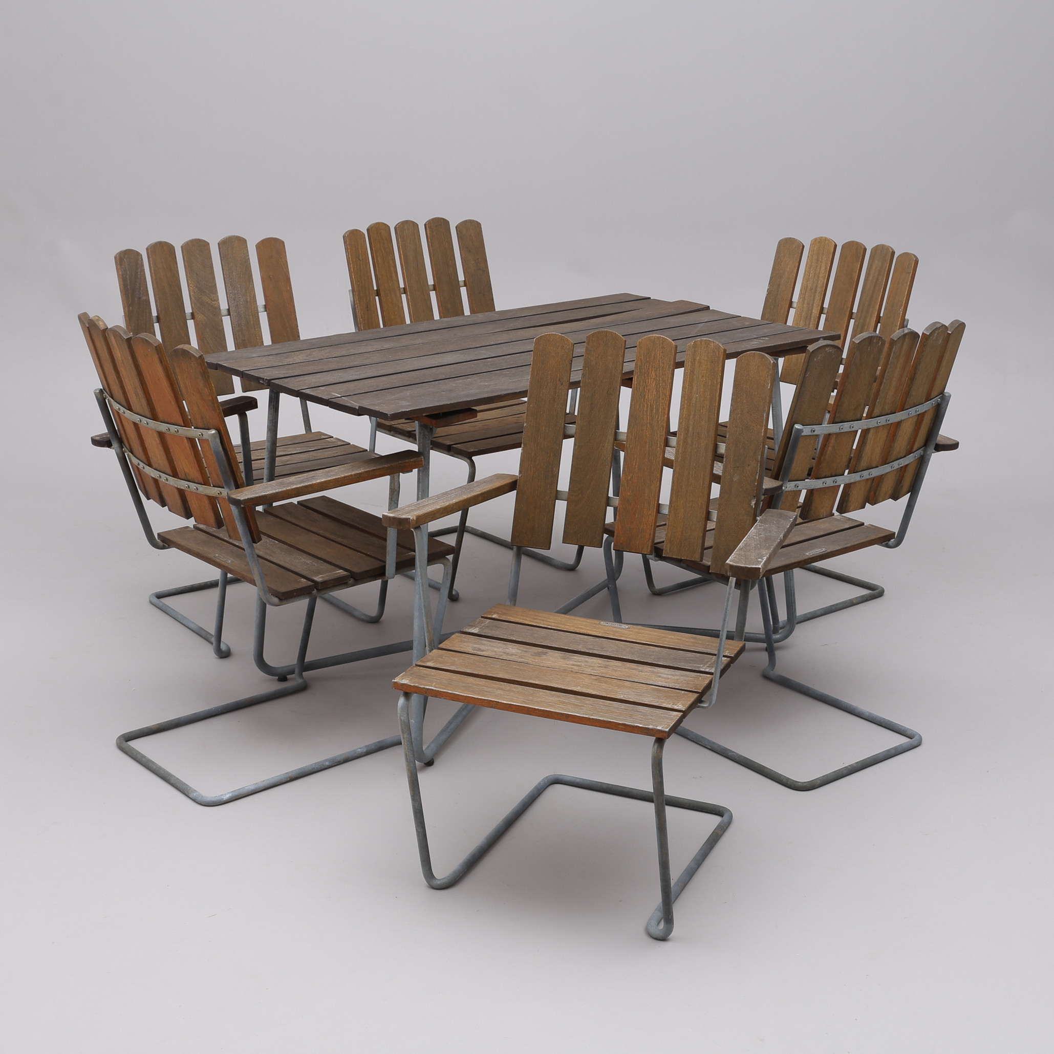 TRÄDGÅRDSMÖBLER, 7 DELAR UR KLASSIKERSERIEN, TEAK & METALL, MODELL B25A & A2, GRYTHYTTAN, SAMTIDA.