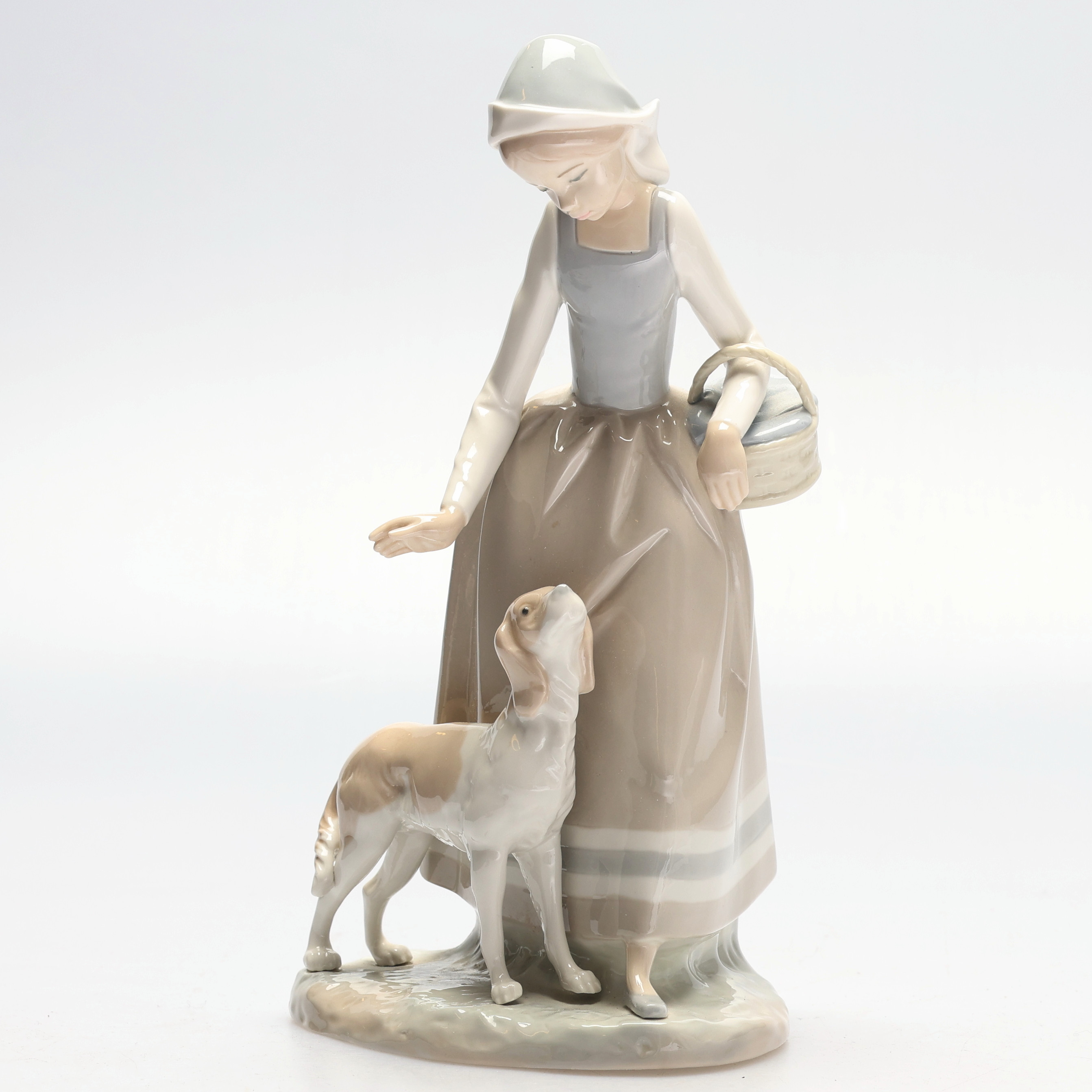 FIGURINER, 3 st, porslin, väggfåglar, flicka med hund, b.la. Nao.