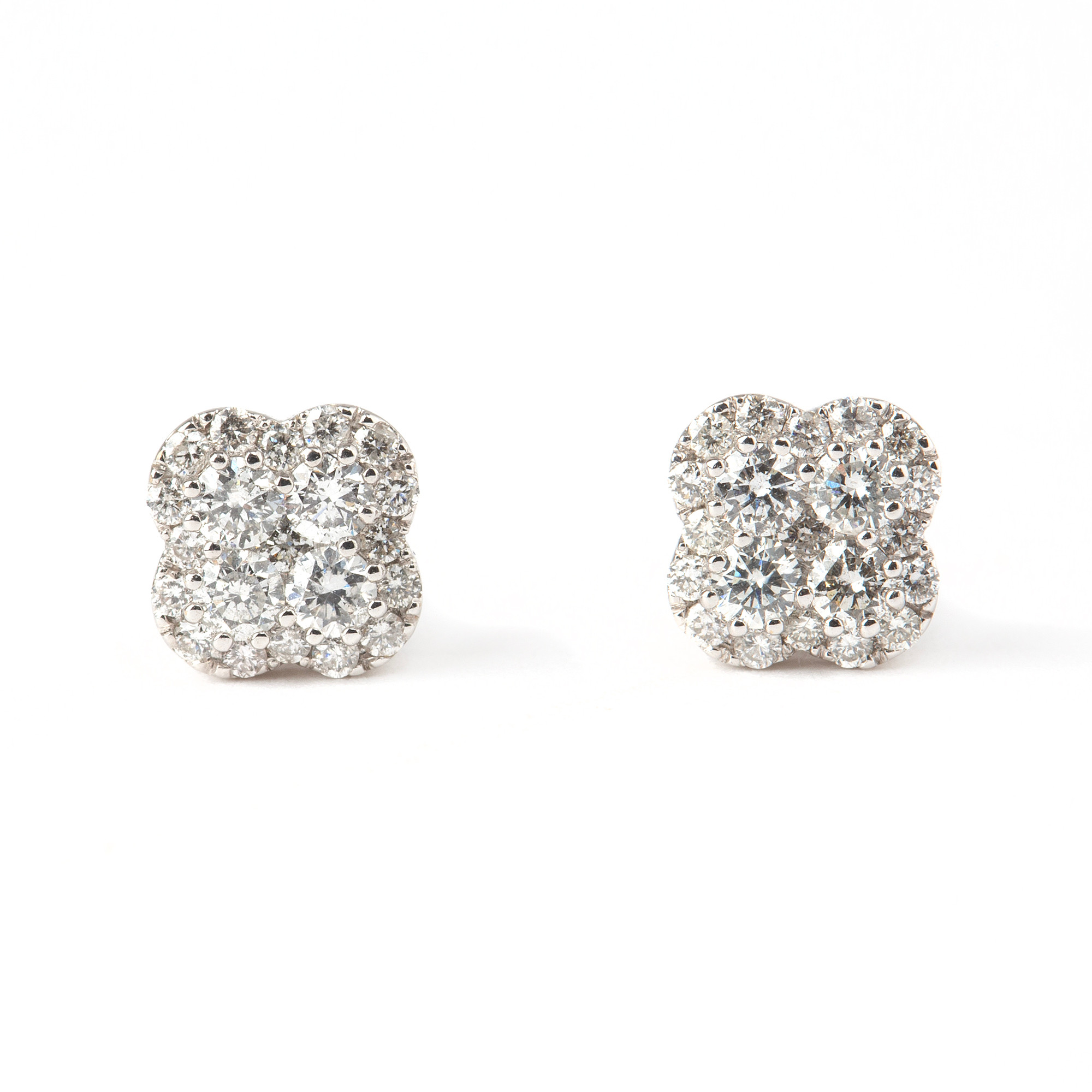 ÖRHÄNGEN, 18K vitguld med briljantslipade diamanter totalt 0.68 ct.