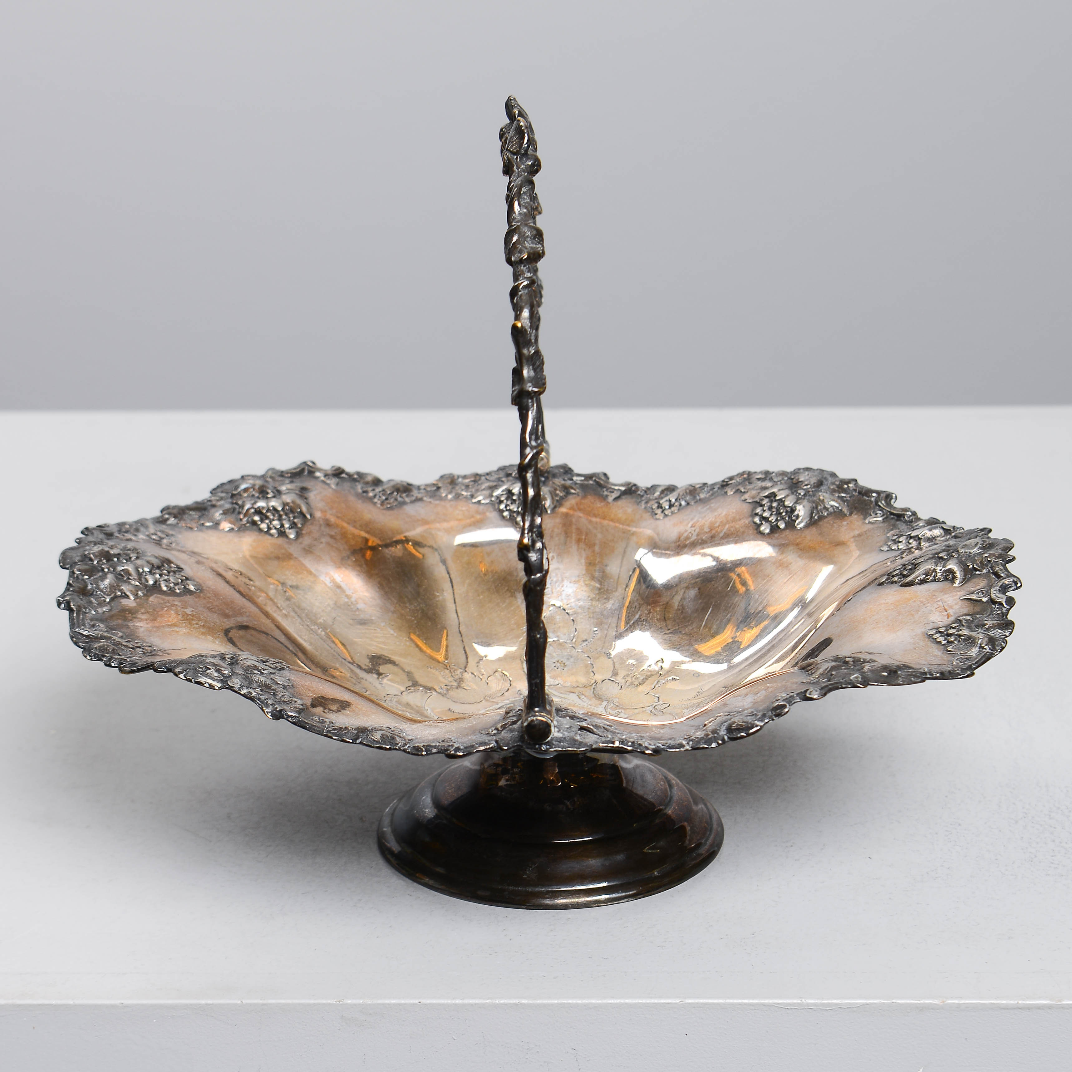 SKÅL med handtag, nysilver, England, troligtvis 1800-tal.