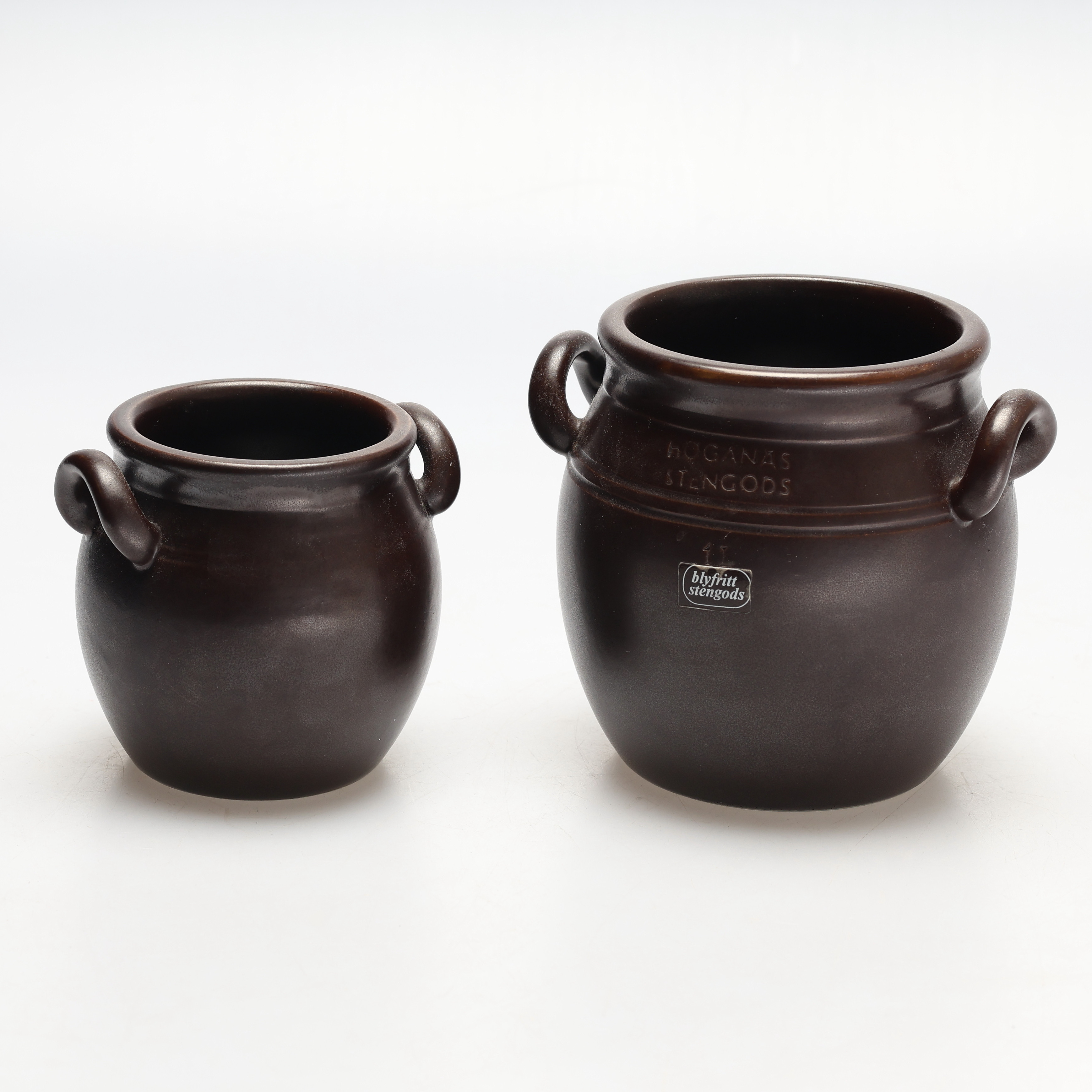 KRUS, 2 st, stengods, Höganäs.