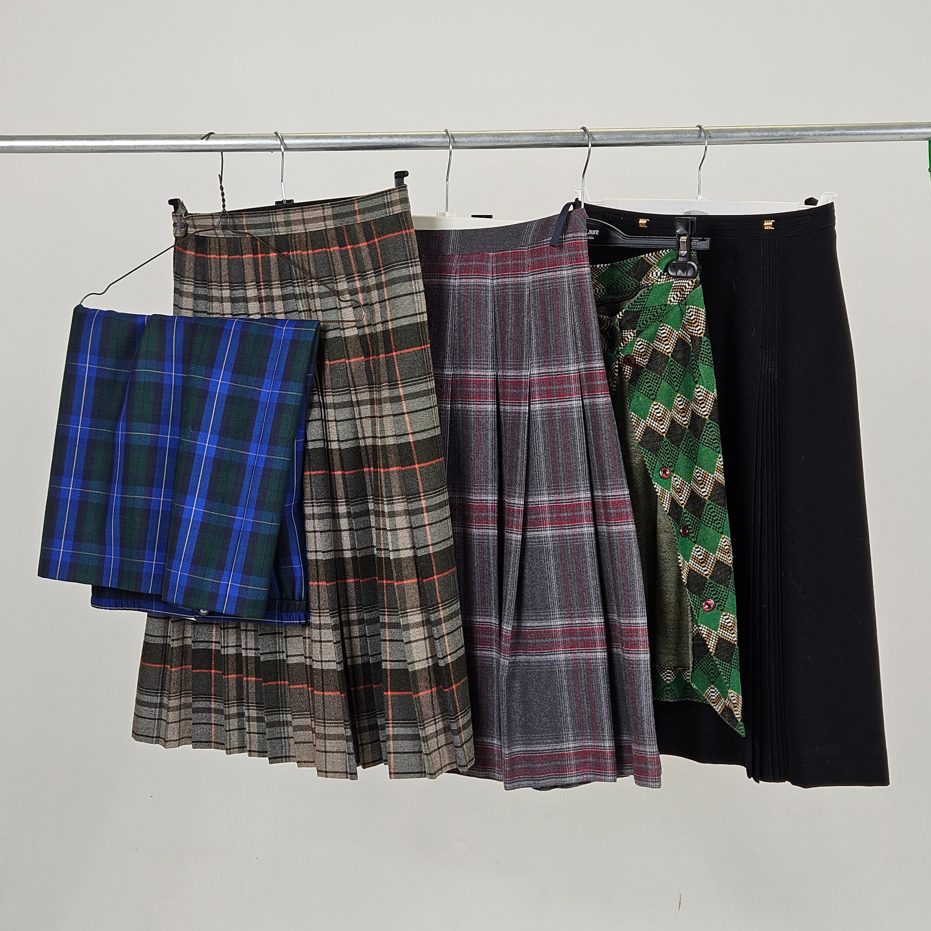 KJOLAR, 5 st, bland annat Eila Helén, Finland.