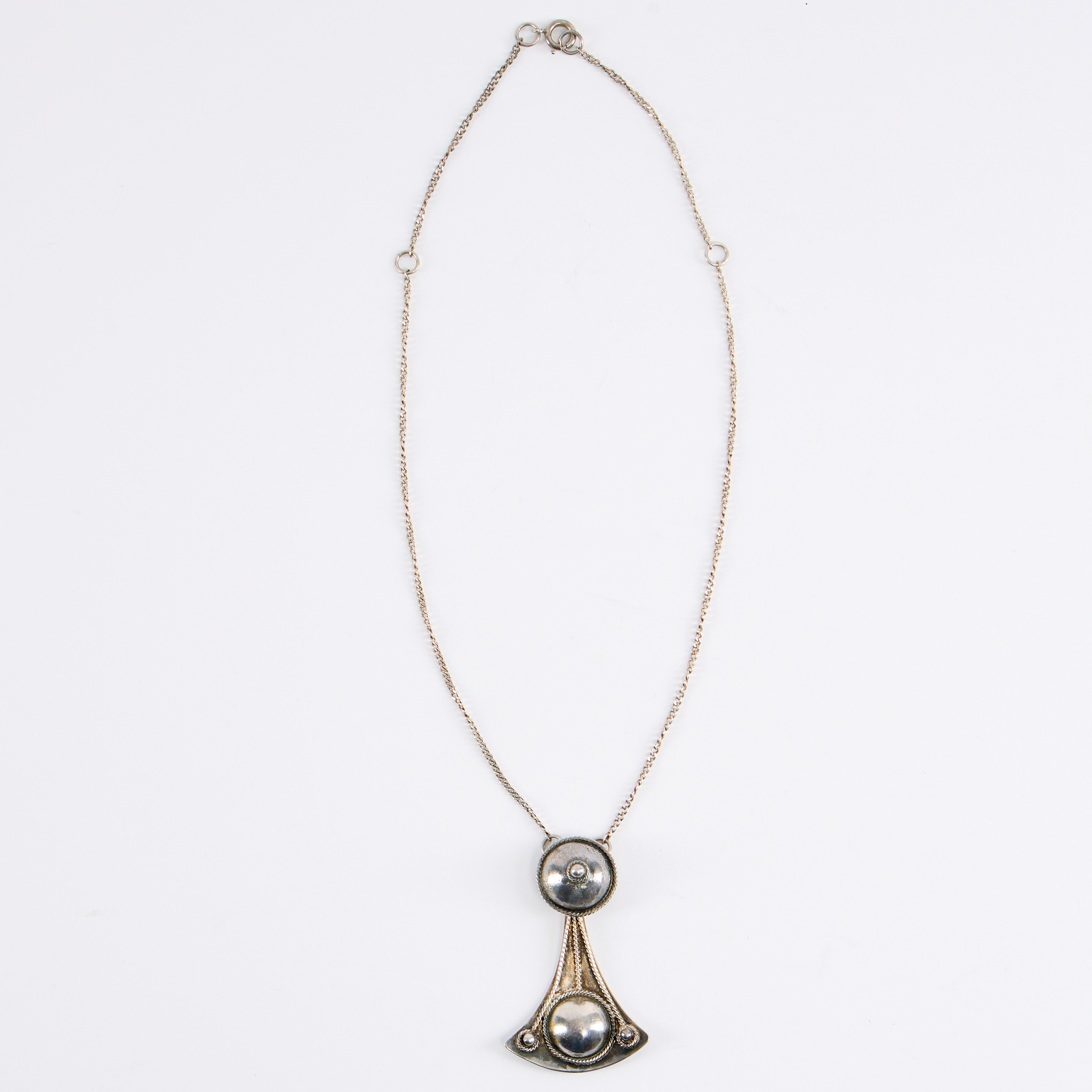 BERND JANUSCH OCH ROSA TAIKON. Hänge med kedja, sterlingsilver, Ytterhogdal 1980.