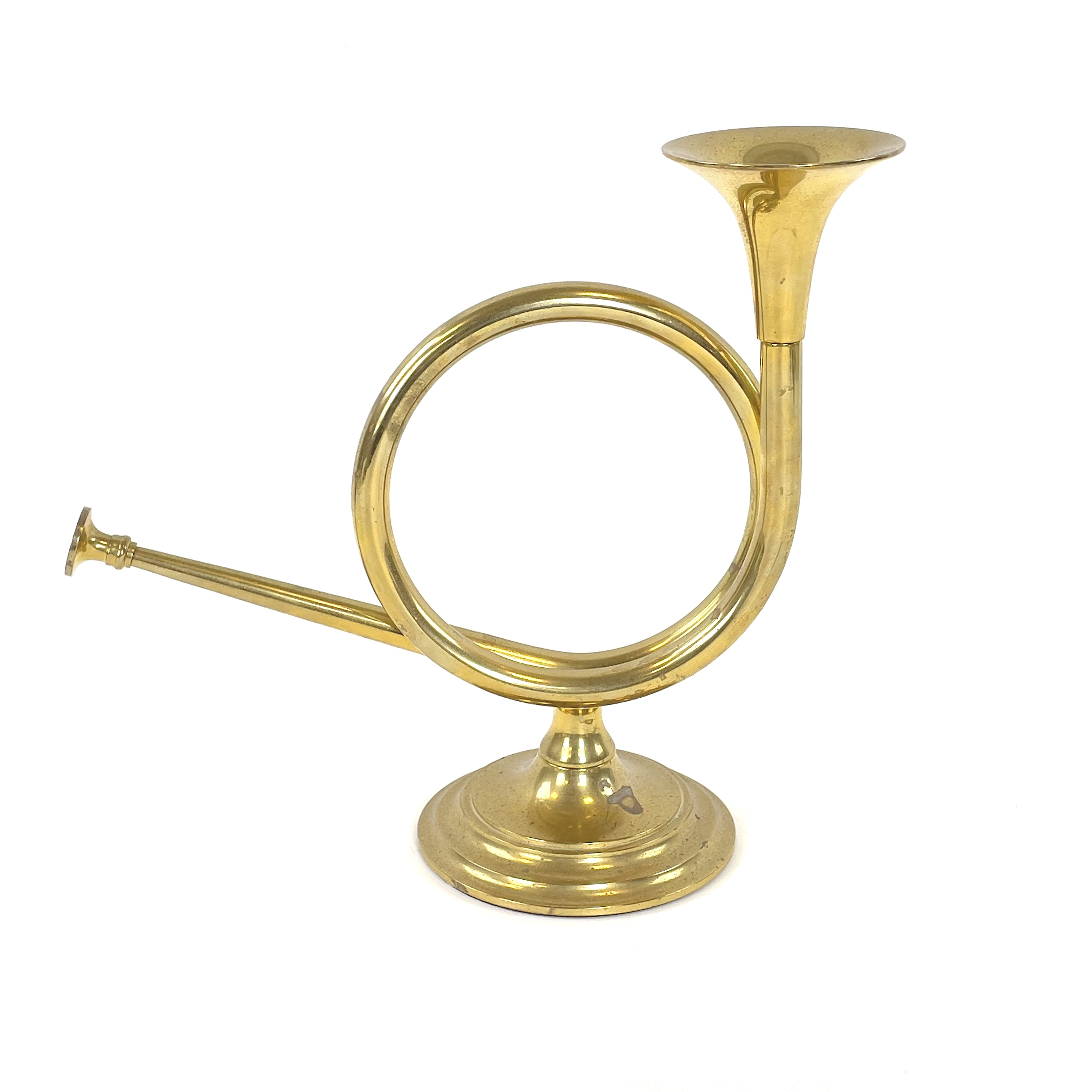 LJUSSTAKE, mässing, i form av posthorn, troligen Skultuna.