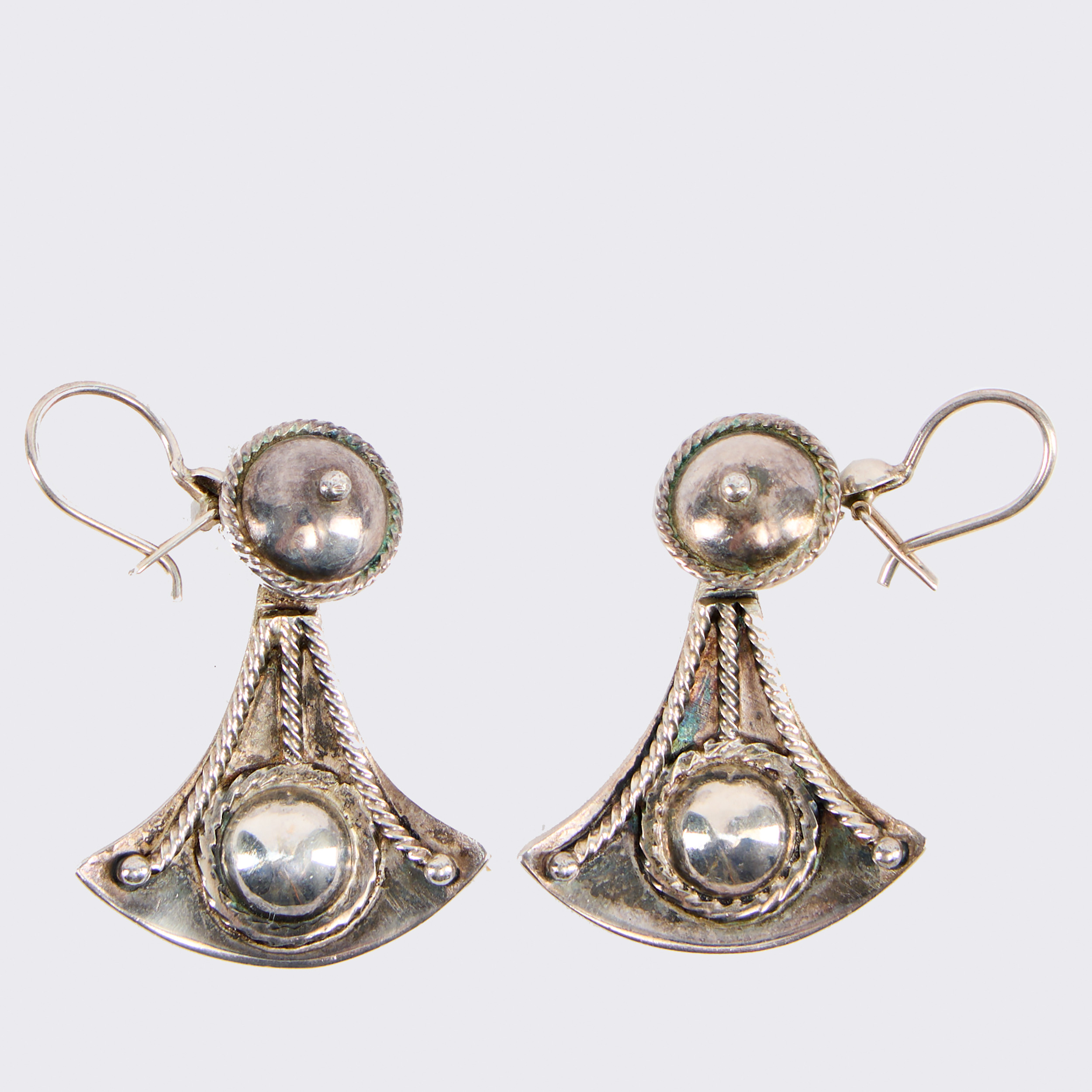 BERND JANUSCH OCH ROSA TAIKON. Örhängen, ett par, sterlingsilver, Ytterhogdal 1980.
