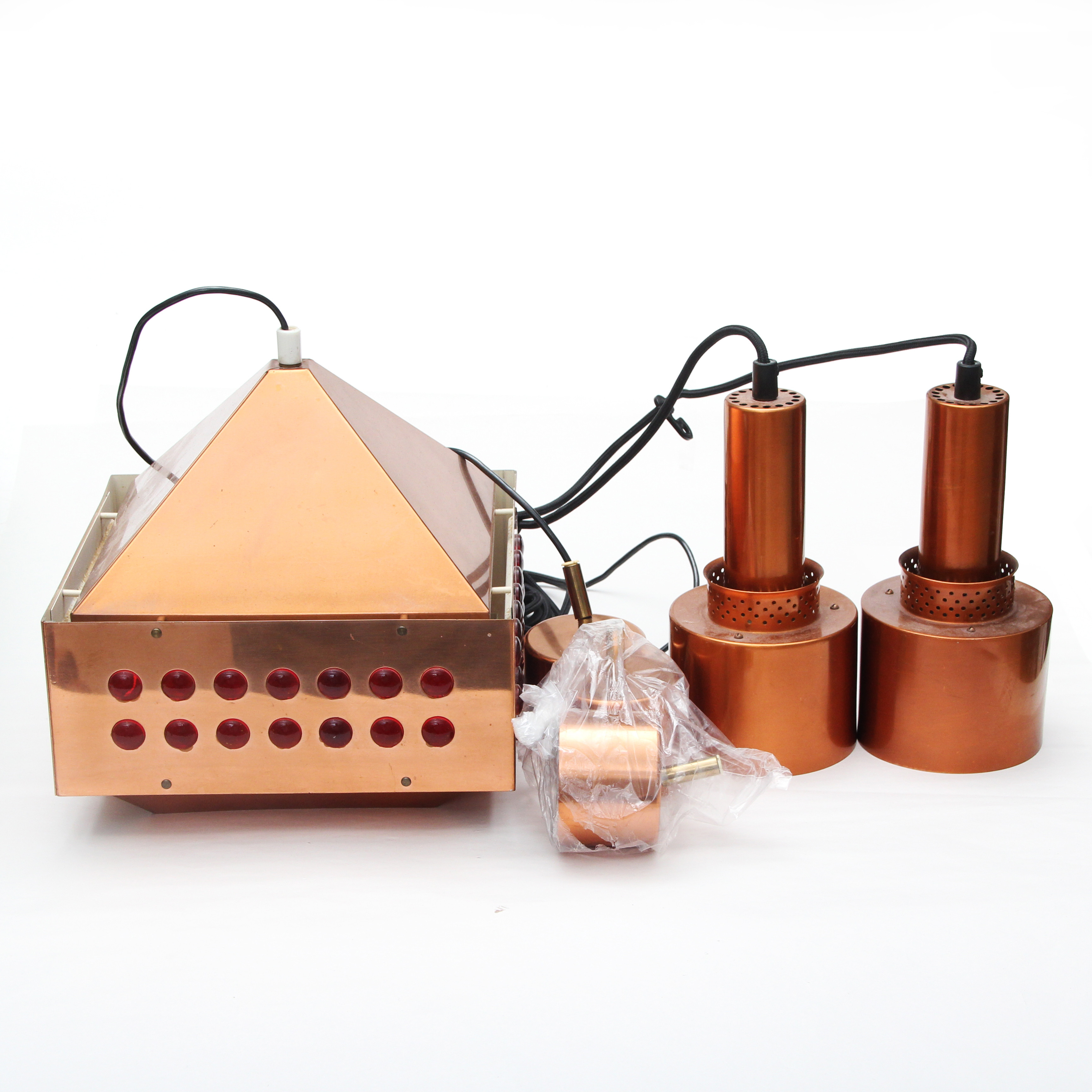 TAKLAMPOR 3 delar, koppar, delvis med glasdetaljer, 1960-tal.