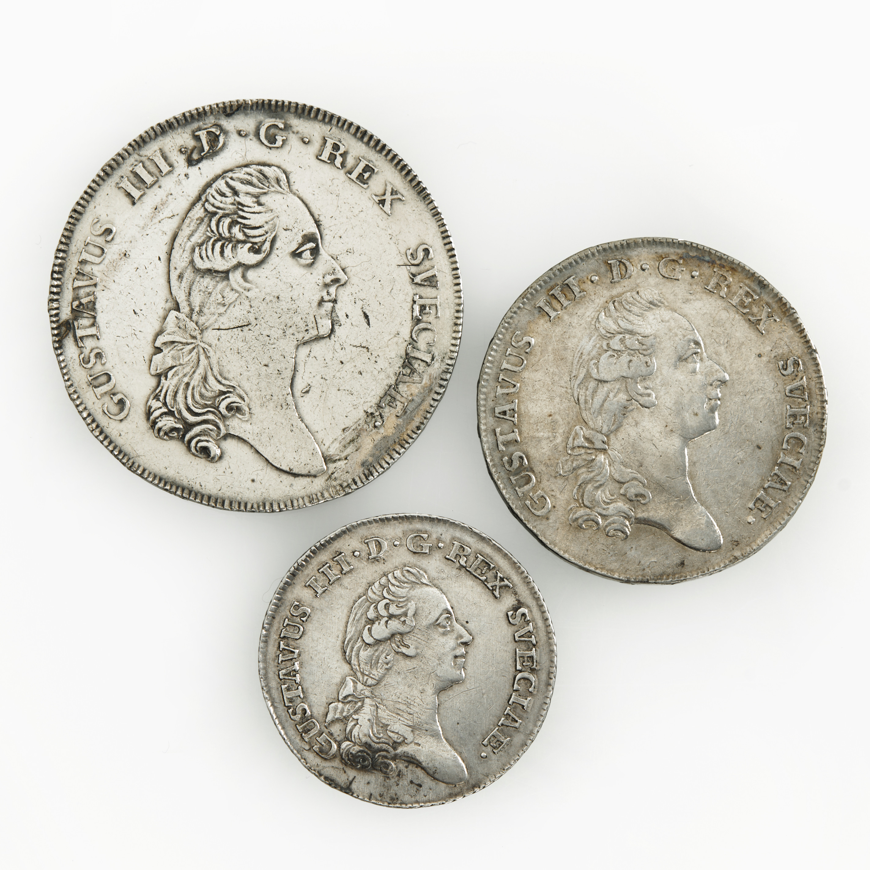 GUSTAV III (1771-1792) 3 st, 1 riksdaler 1788, 2/3 riksdaler/2 daler 1776, 1/3 riksdaler 1789.
