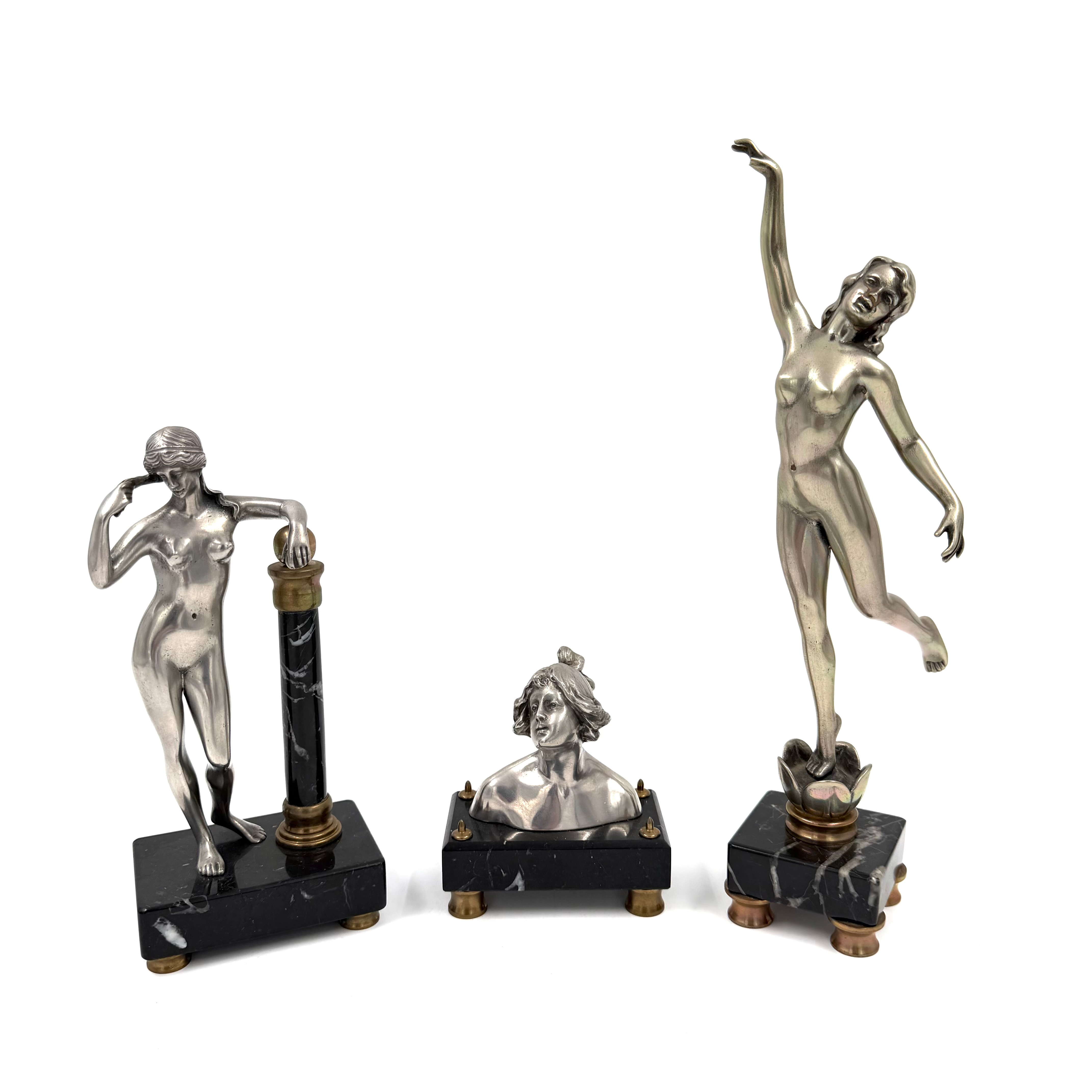 SKULPTURER, 3 st, jugendstil, 1900-tal, metall, socklar av sten/mässing.