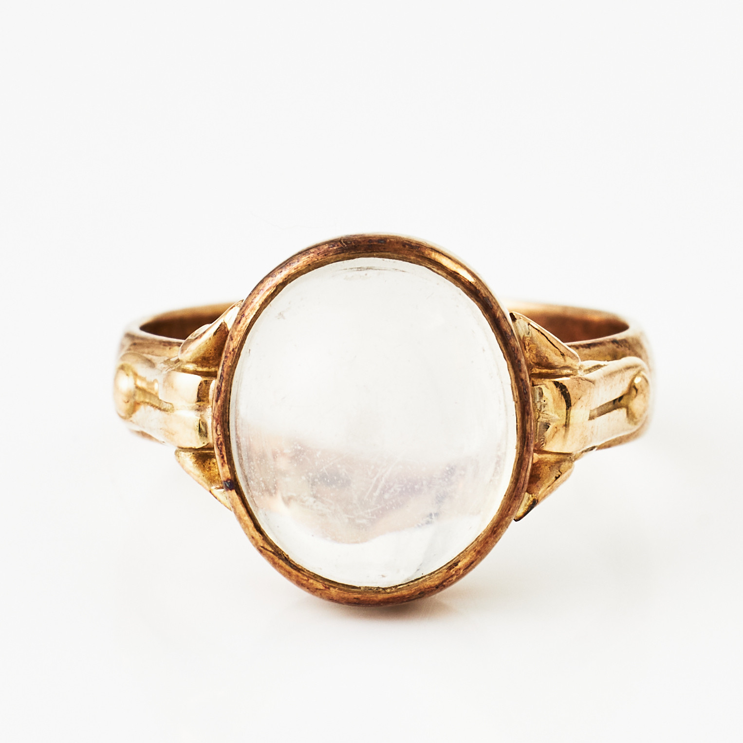 RING, 18 k guld, cabochonslipad månsten, Hellström & Åhrling AB, Stockholm 1956.