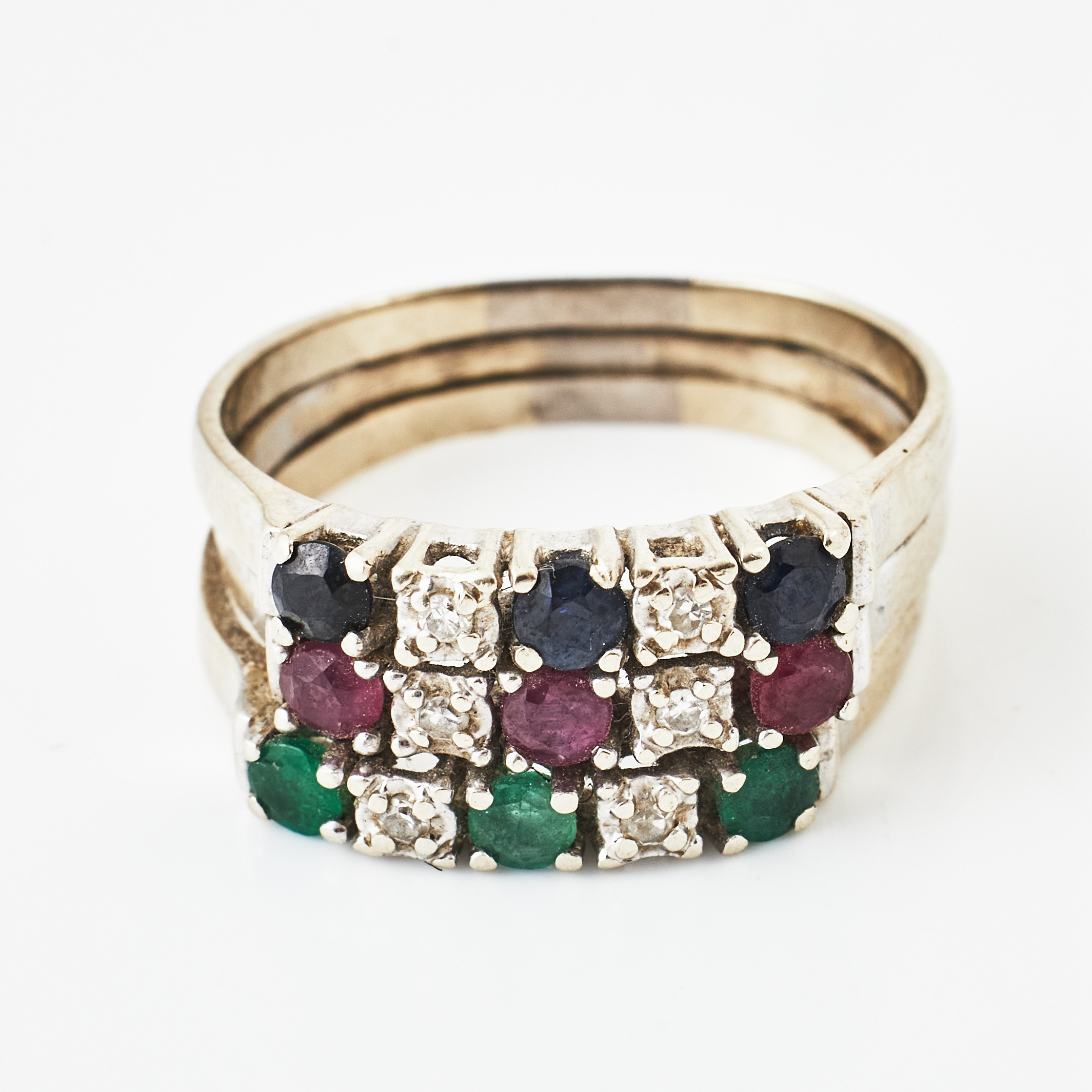 RING, 14 k rodierat vitguld, 6 små åttkantslipade diamanter, 3 smaragder, 3 rubiner, 3 safirer.