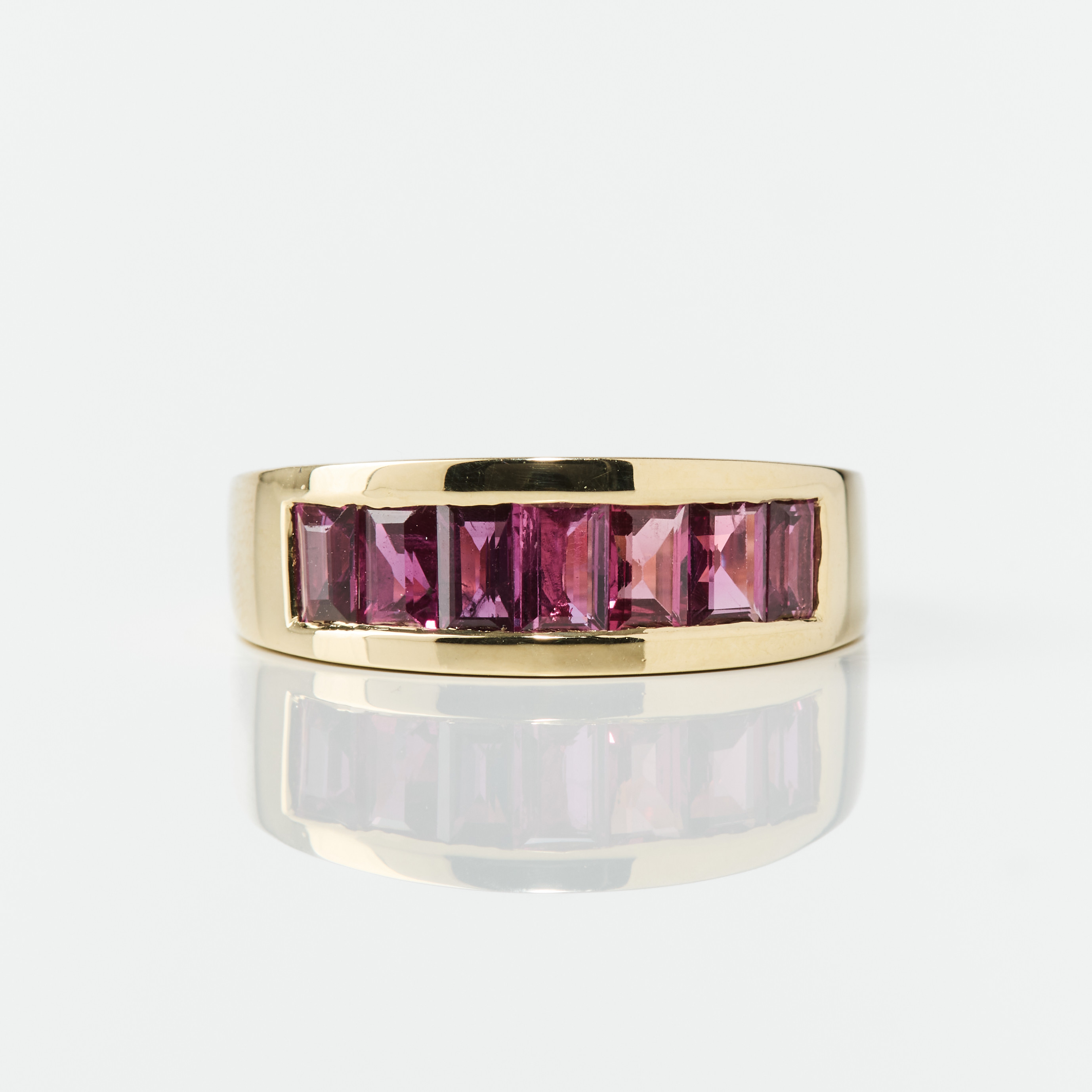 RING, 18K guld med rubiner, 1980/90-tal.