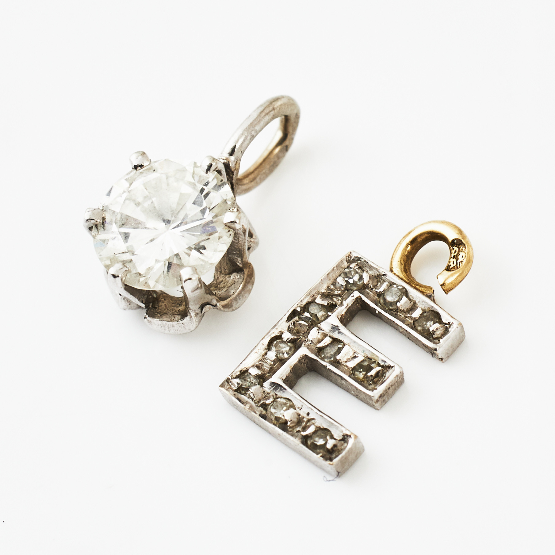 HÄNGE, 14 k vitguld, briljant ca 0,60 ct, otydliga utländska stämplar.