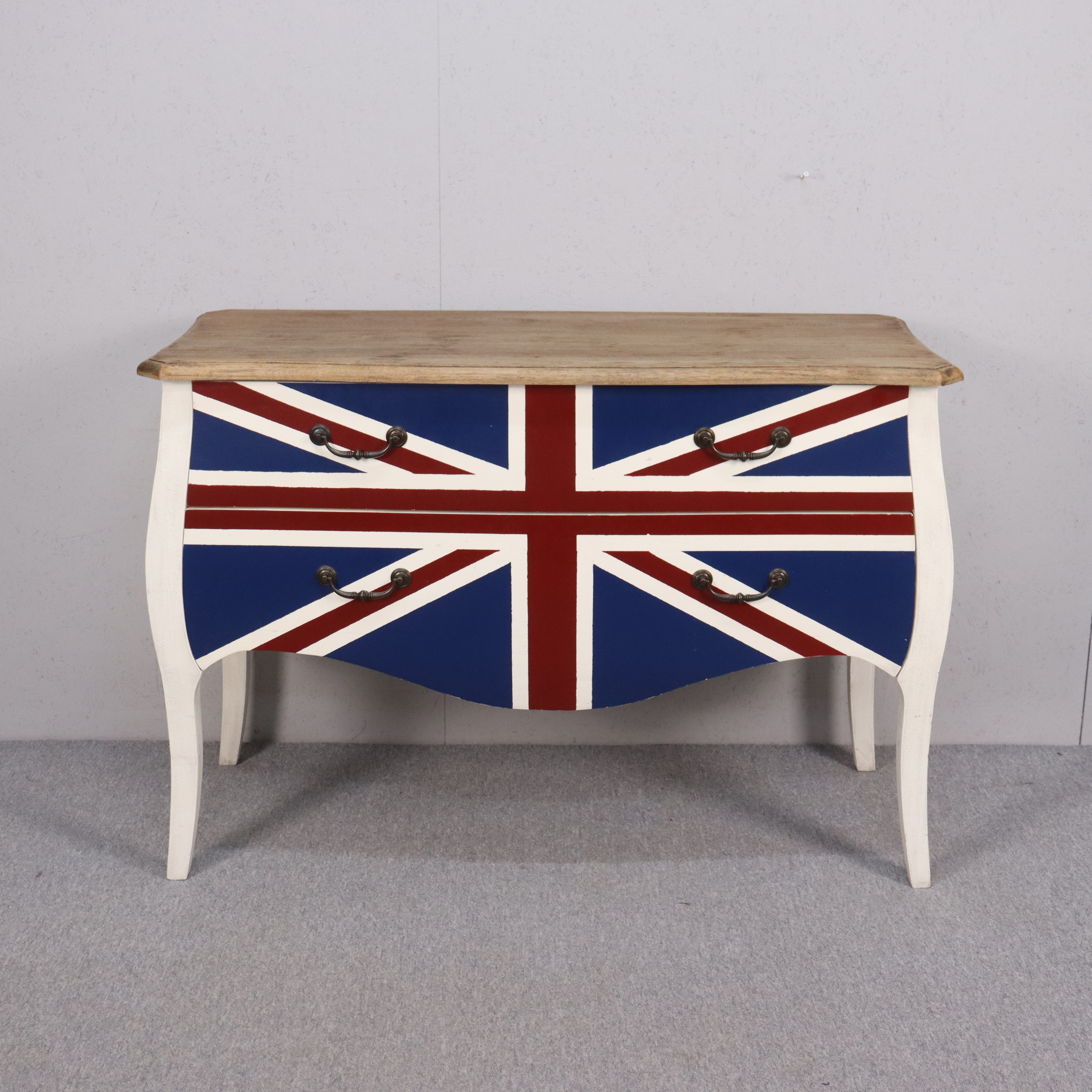 BYRÅ, trä med Dekor av Union Jack.